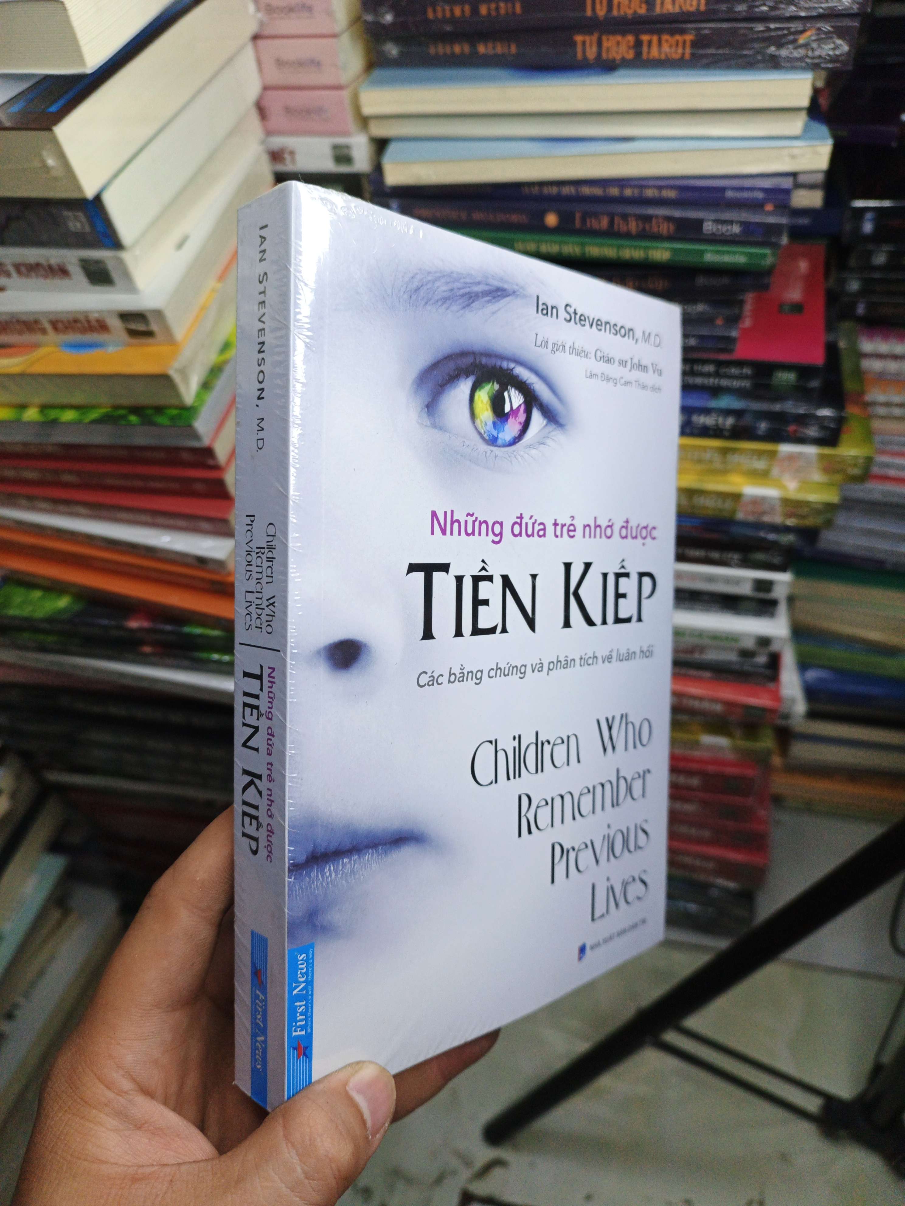 Những Đứa Trẻ Nhớ Được Tiền Kiếp - Ian Stevenson mới 100% (Sách văn học) NENA