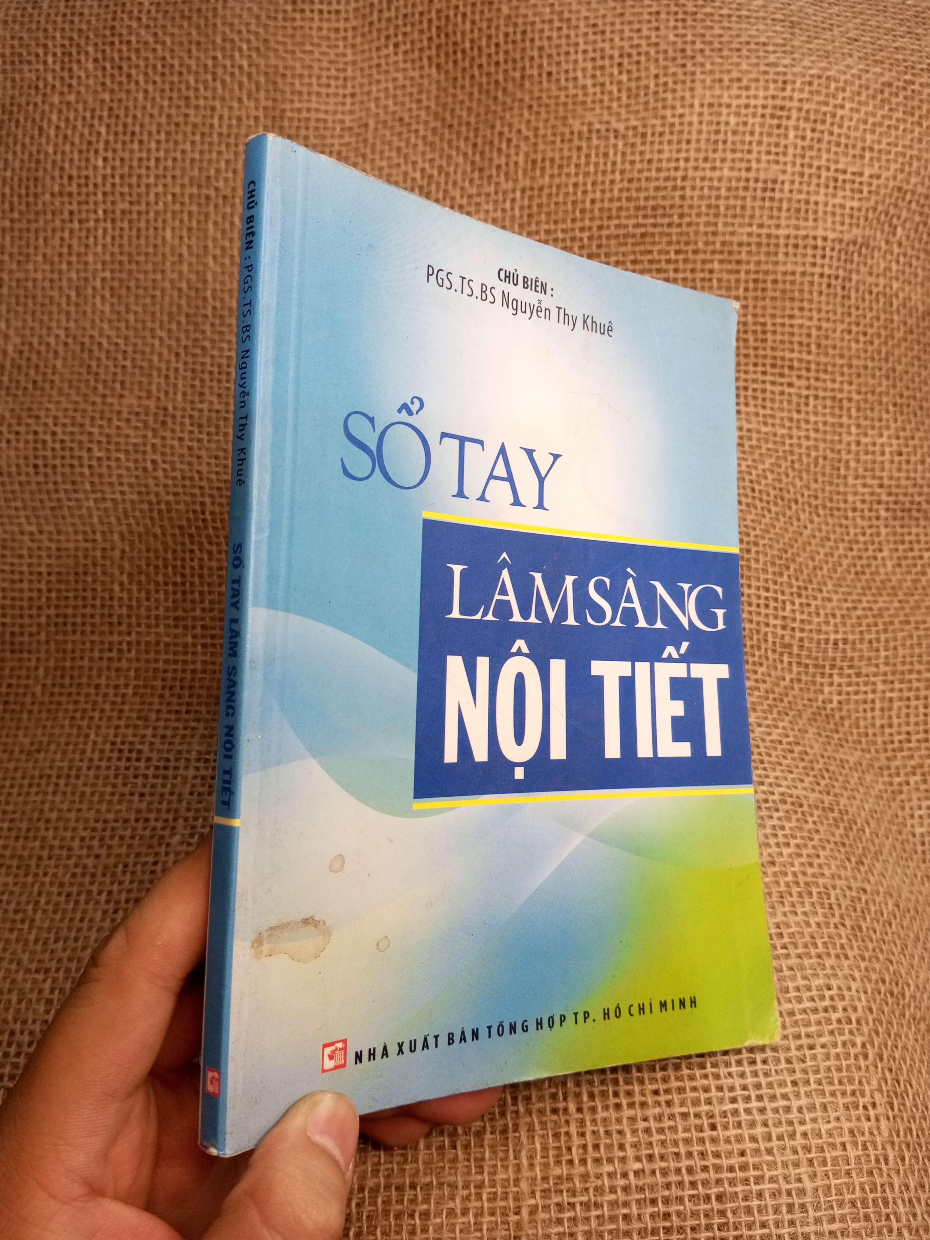 Sổ Tay Lâm Sàng Nội Tiết - Nguyễn Thy Khuê 2011 mới 80% ố nhẹ (Sách Y học - Sức khỏe - Thể thao) HLSC