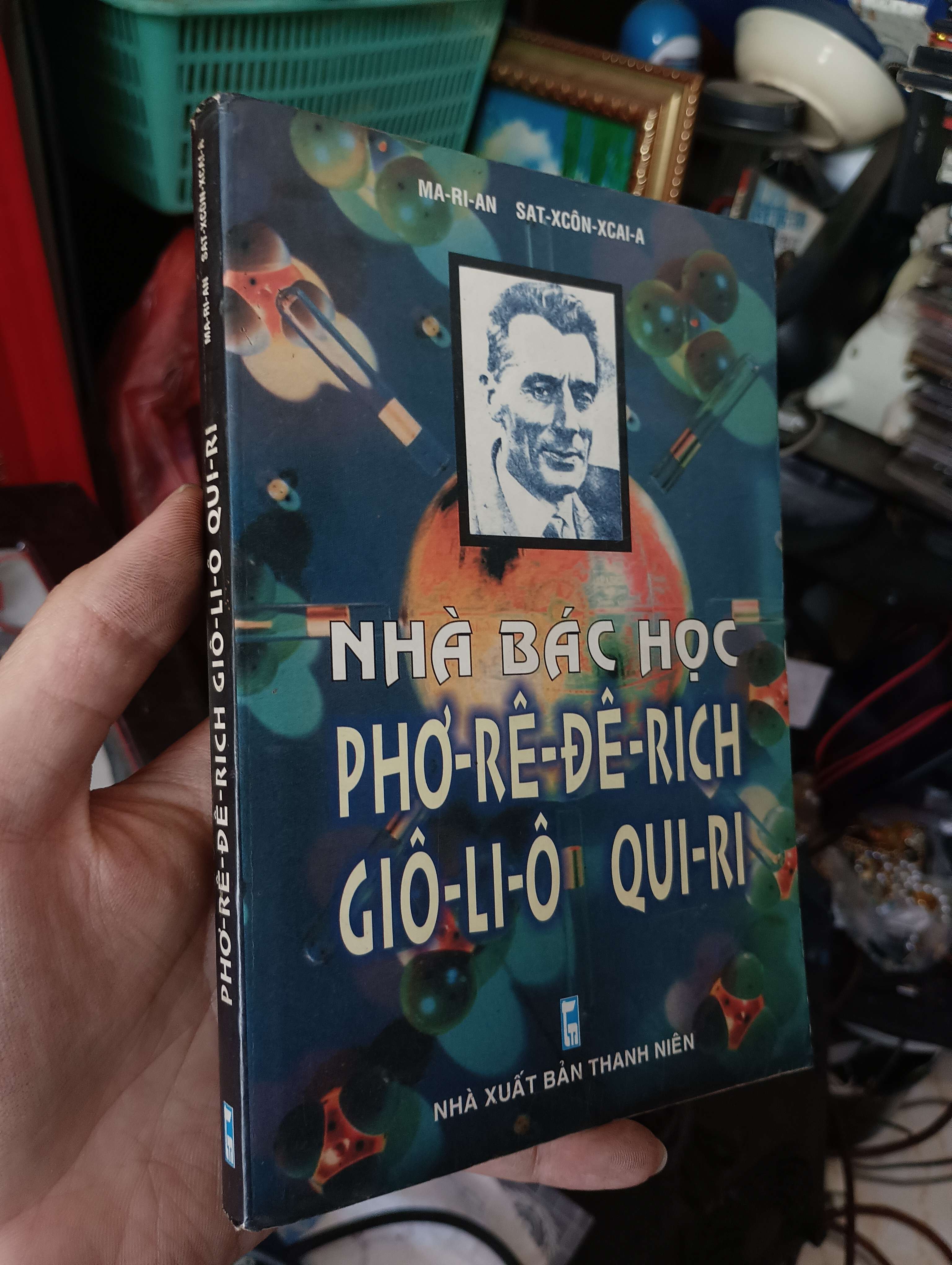 Nhà bác học Phơ-rê-đê-rich Giô-li-ô Qui-ri (Ma-ri-an Sat-xcôn-xcai-a) 2001 (Sách Danh nhân) KSX