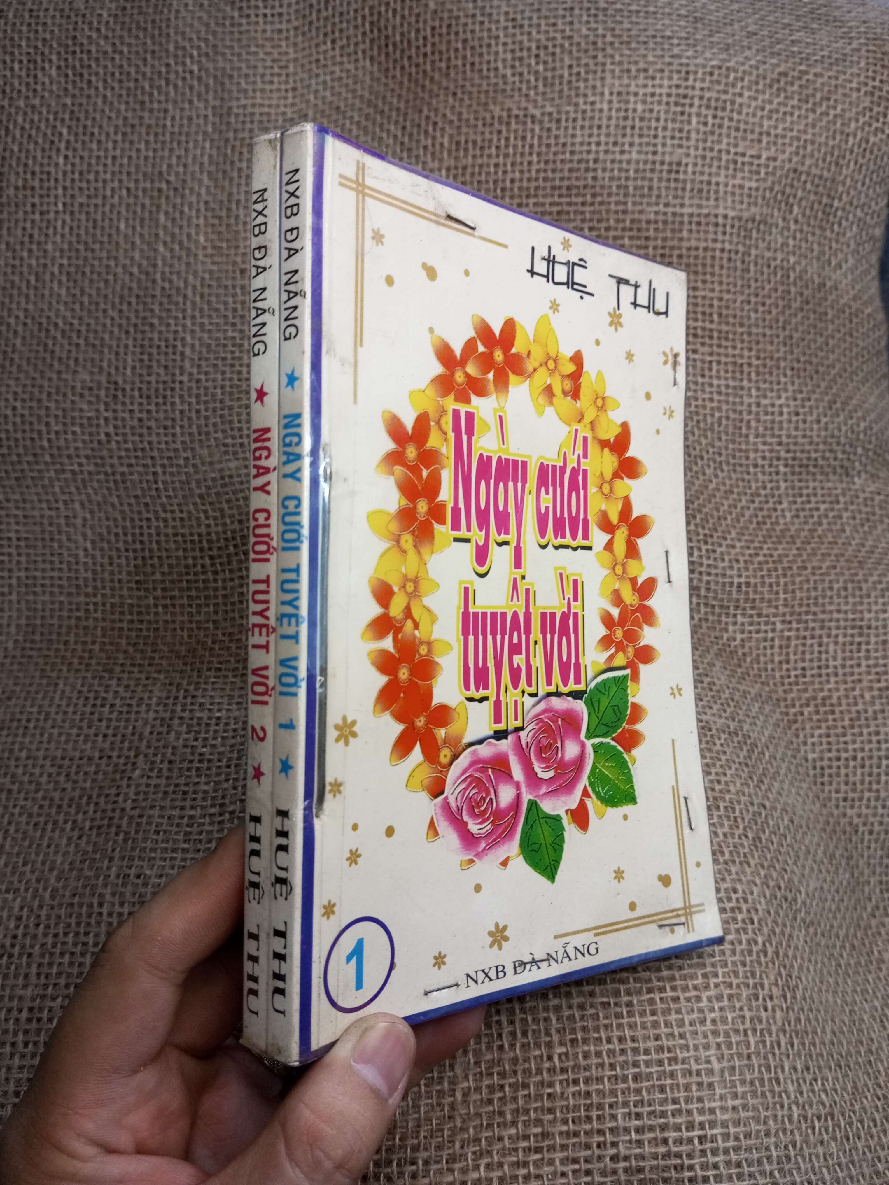 Ngày Cưới Tuyệt Vời 1+2 - Huệ Thu 2010 mới 80% ố (Sách văn học) HLSC