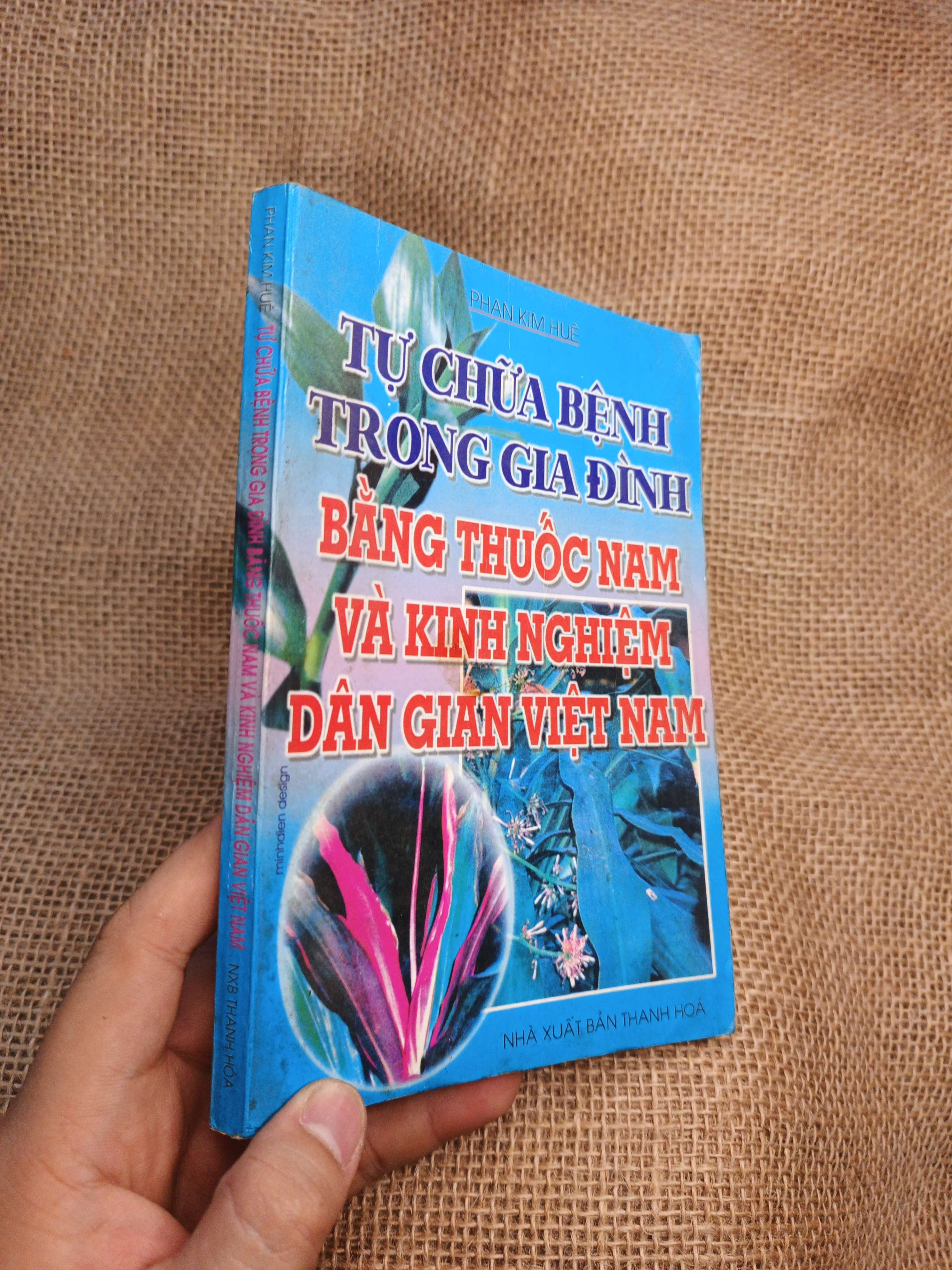 Tự Chữa Bệnh Trong Gia Đình Bằng Thuốc Nam Và Kinh Nghiệm Dân Gian Việt Nam - Phan Kim Huệ 1999 mới 80% ố (Sách Y học - Sức khỏe - Thể thao) HLSC