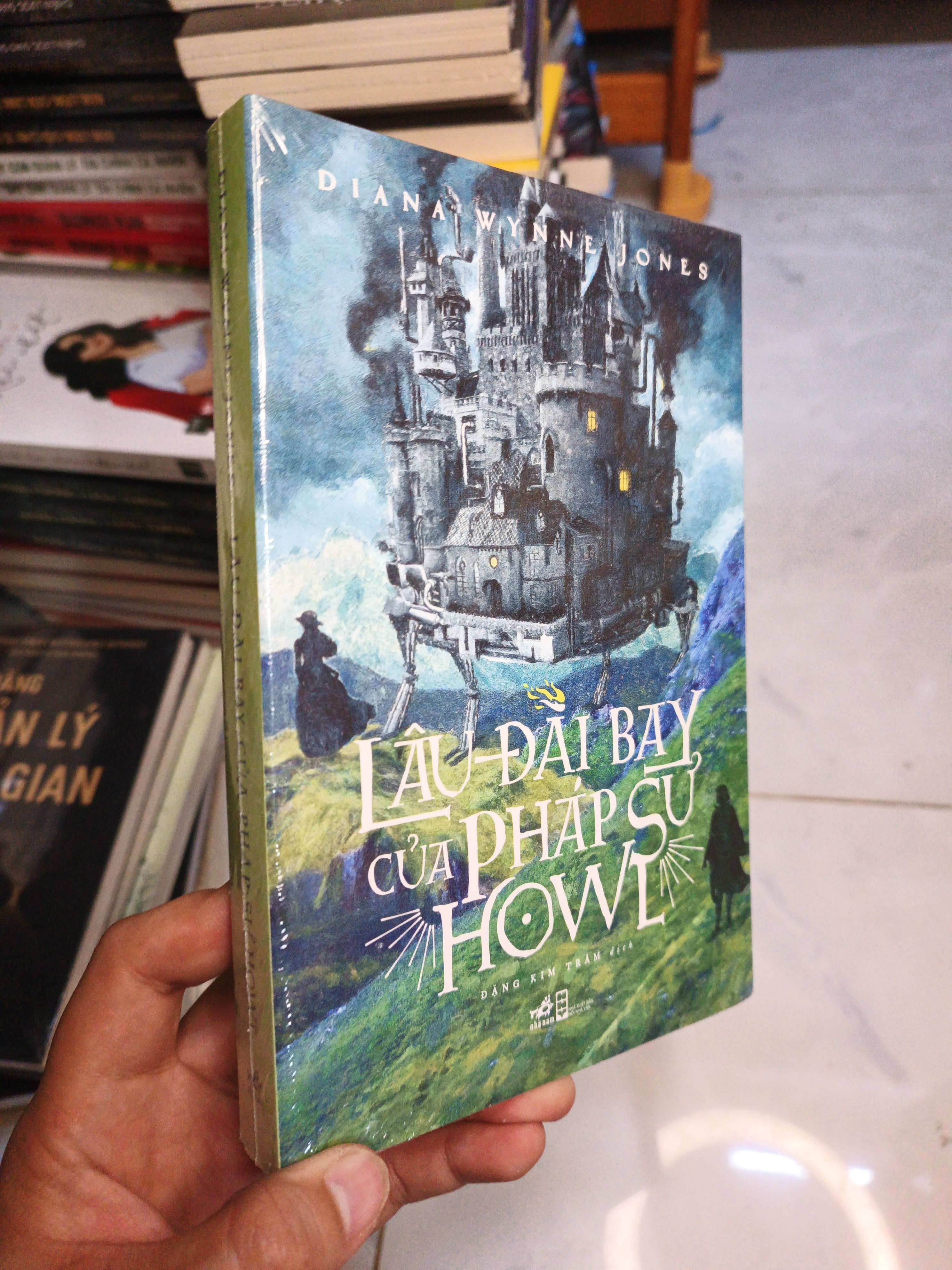 Lâu Đài Bay Của Pháp Sư Howl - Diana Wynne Jones mới 100% (Sách văn học) NENA