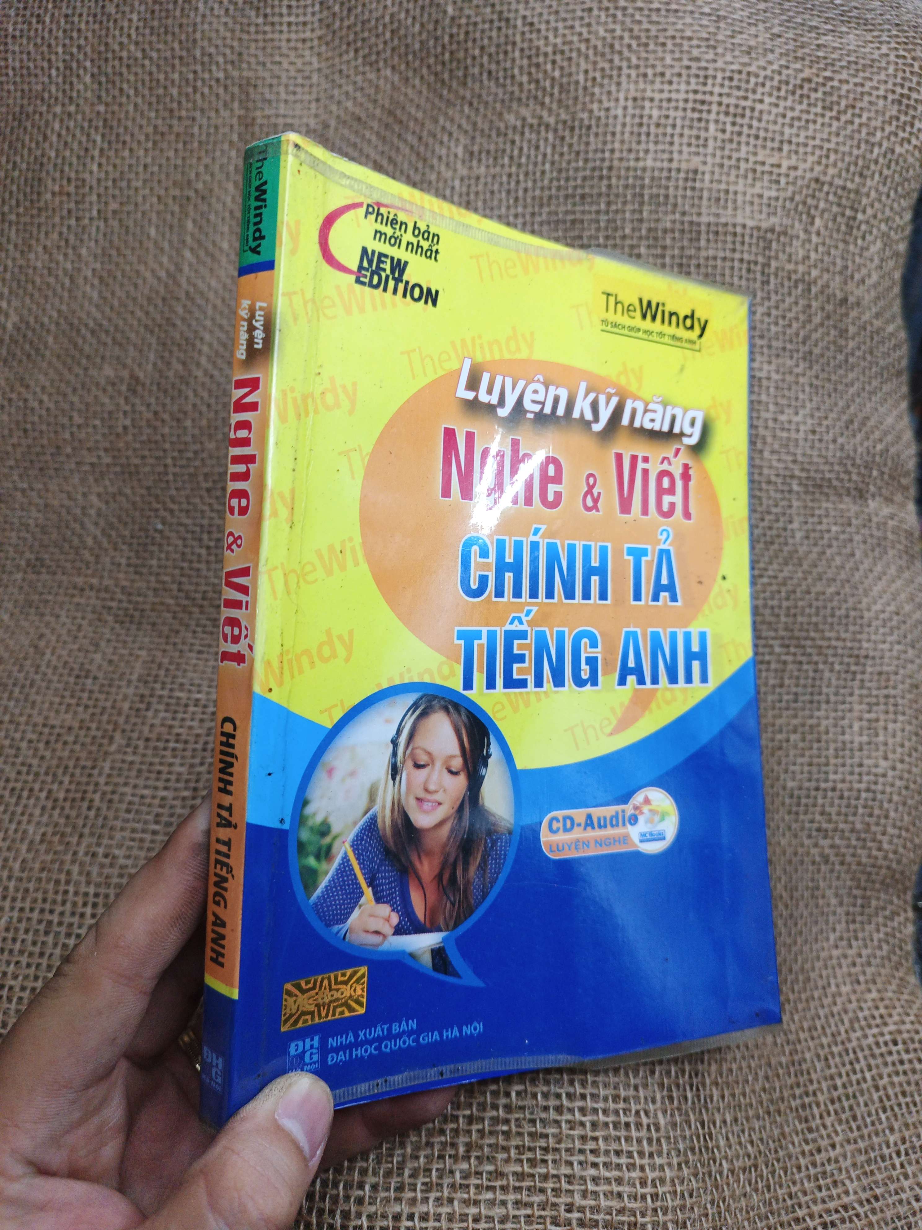 Luyện Kỹ Năng Nghe & Viết Chính Tả Tiếng Anh 2015 mới 90% (Sách tự học tiếng Anh) HLSC