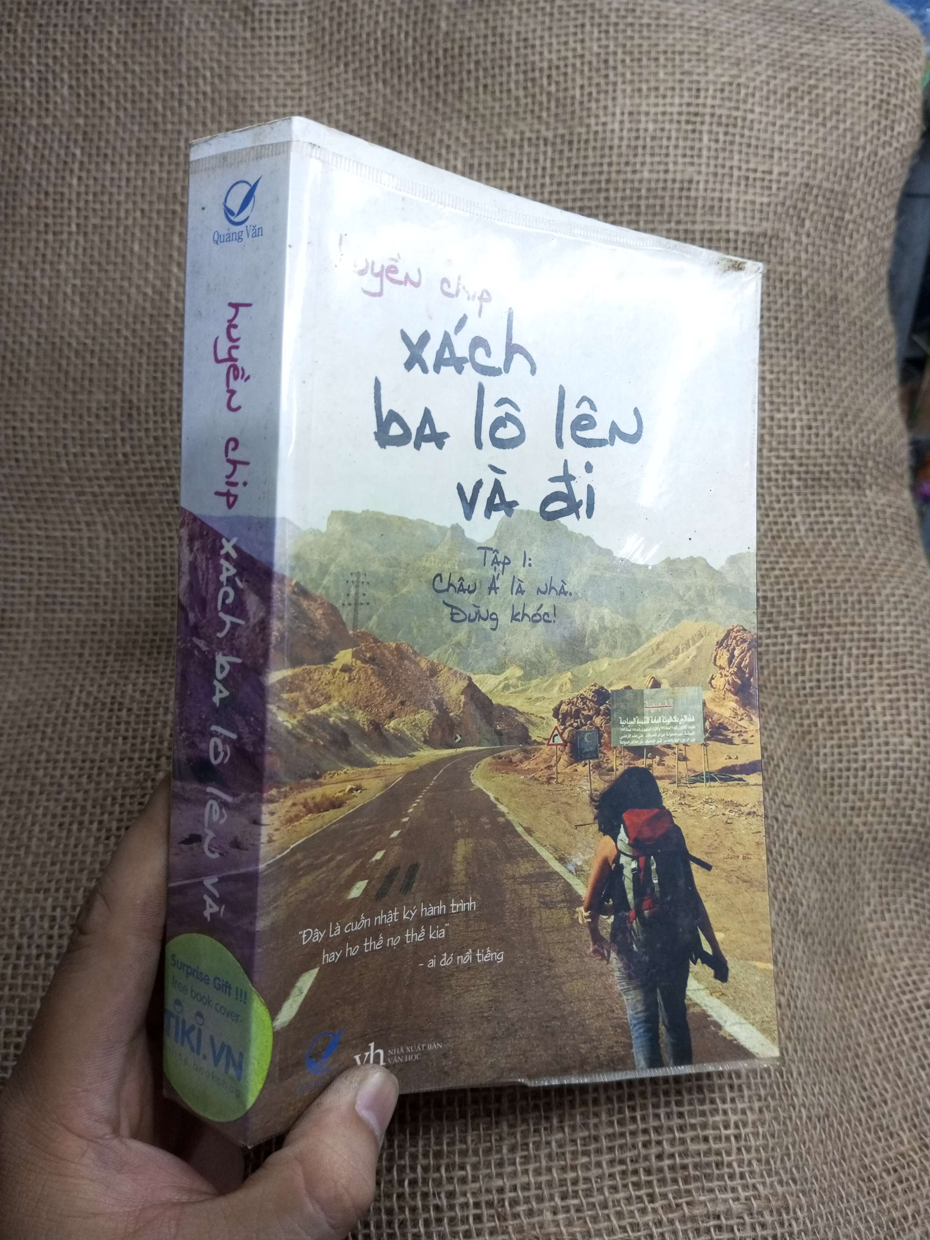 Xách Ba Lô Lên Và Đi Tập 1: Châu Á Là Nhà. Đừng Khóc! - Huyền Chíp mới 80% ố (Sách văn học) HLSC
