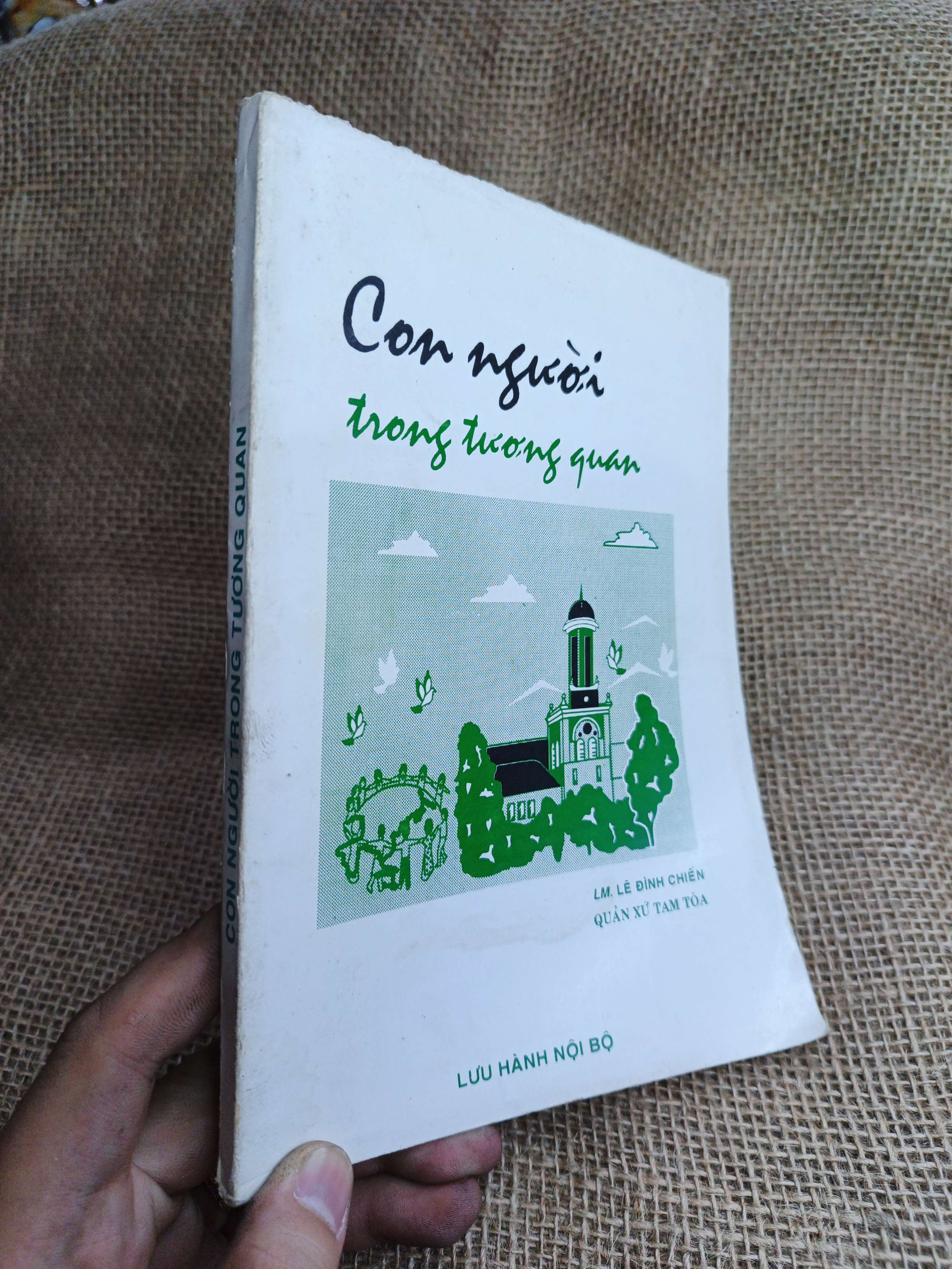 Con Người Trong Tương Quan - Lê Đình Chiến sách photo mới 80% ố (Sách văn học) HLSC