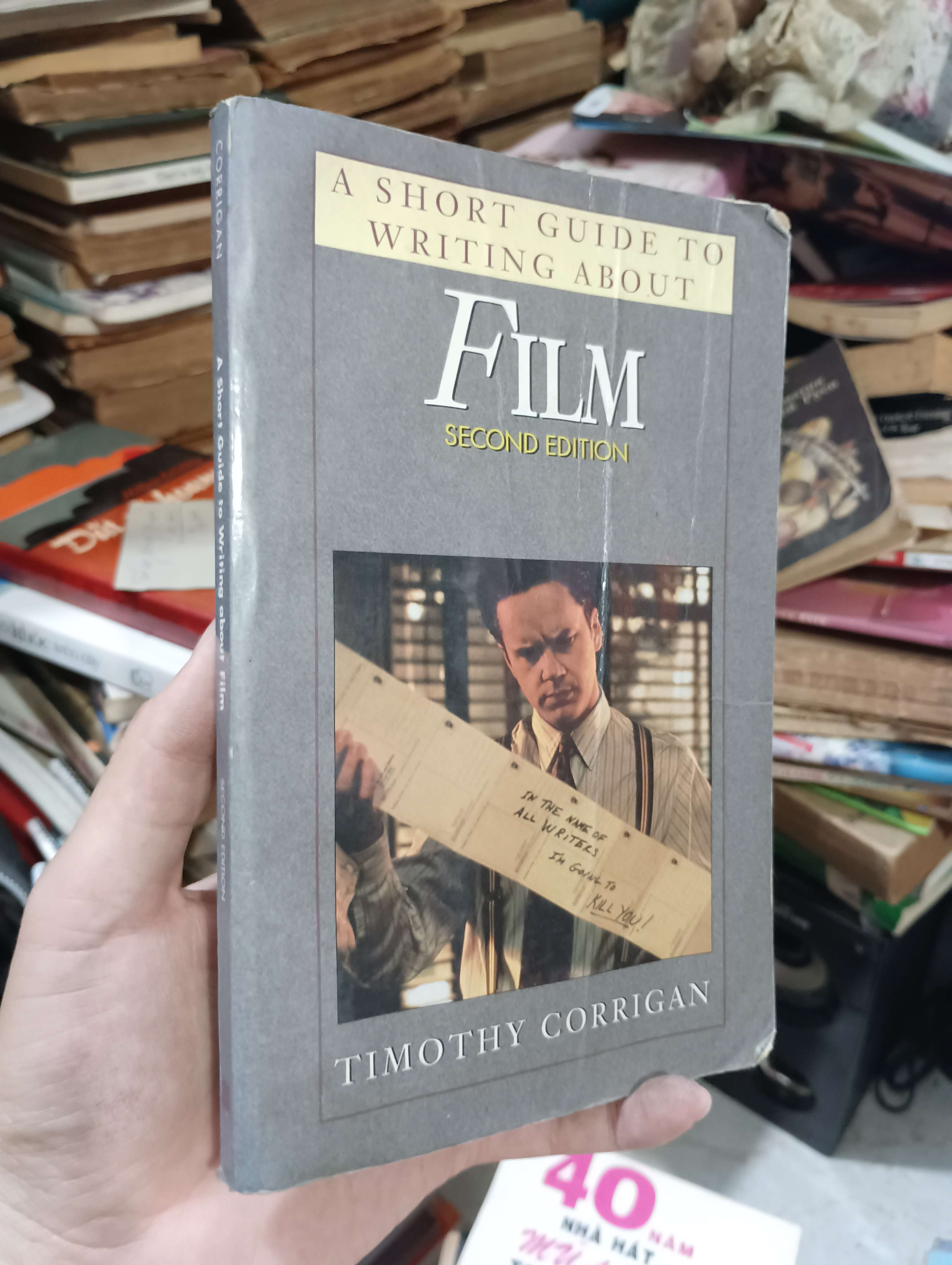 A SHORT GUIDE TO WRITING ABOUT FILM - Timothy Corrigan 1994 (Sách ngoại) KSX