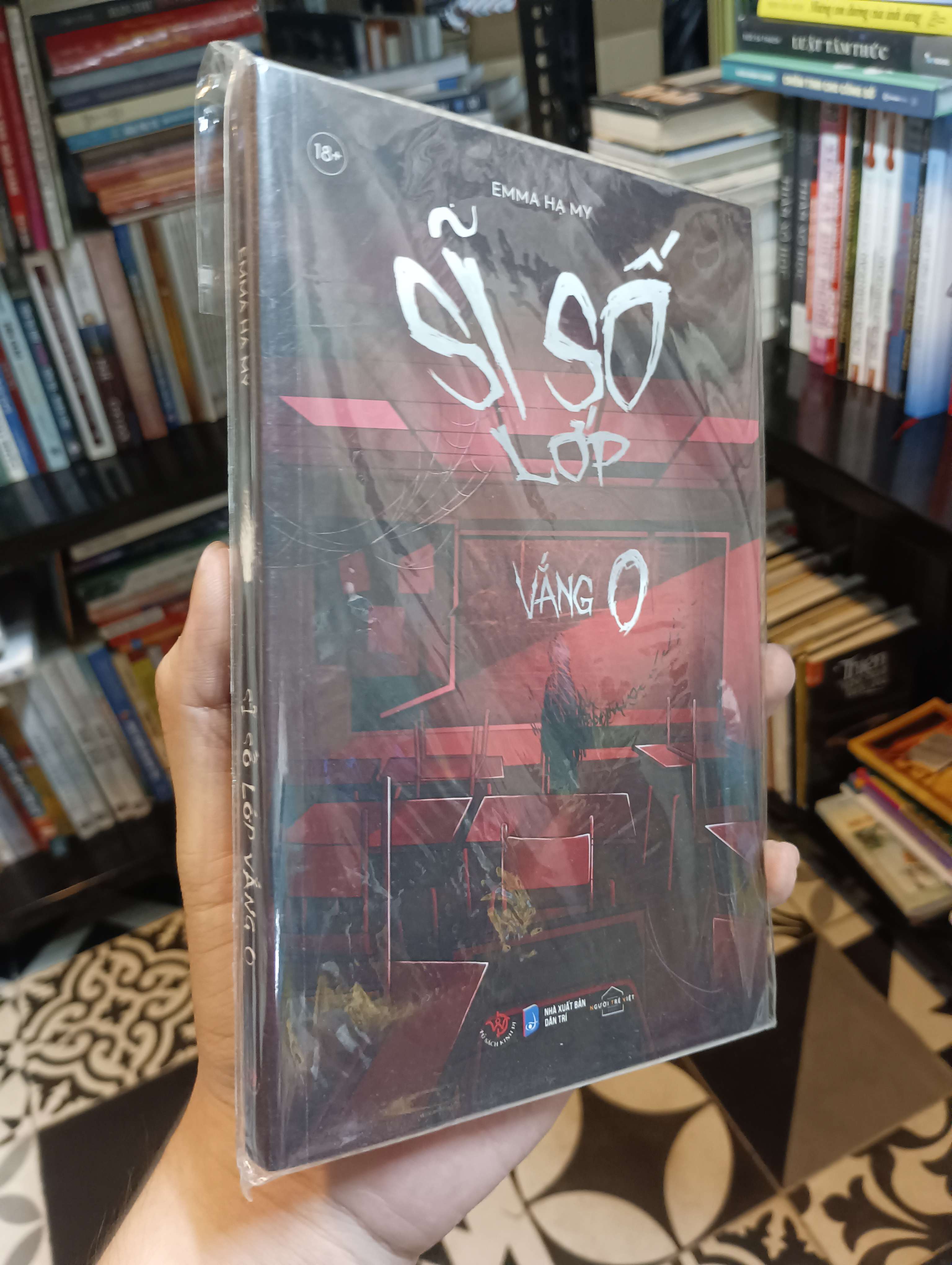 Sĩ số lớp vắng 0 - Emma Hạ My Mới 90% (Tiểu Thuyết) HTB