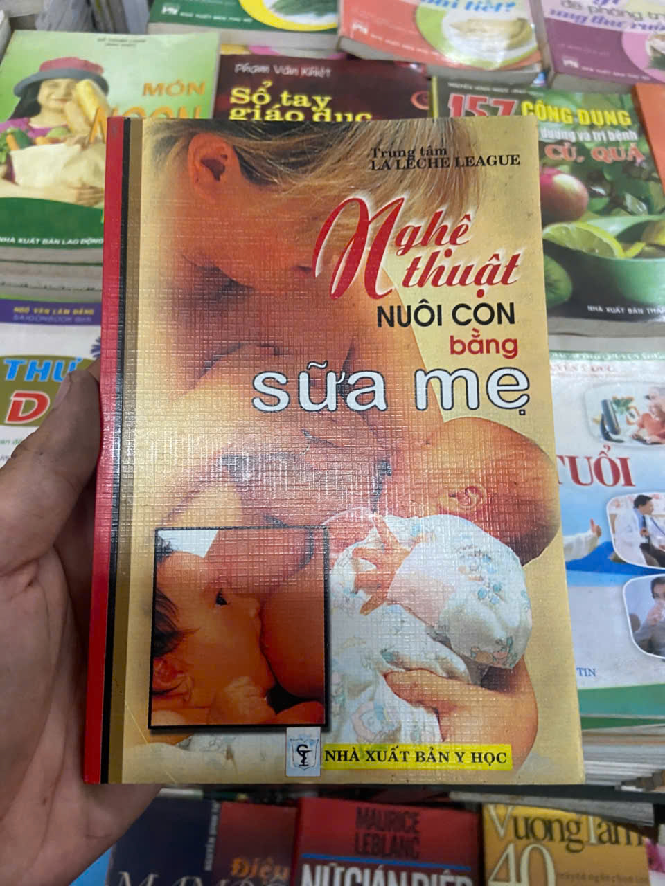 Nghệ thuật nuôi con bằng sữa mẹ (Sách Y học - Sức khỏe - Thể thao) VAVO