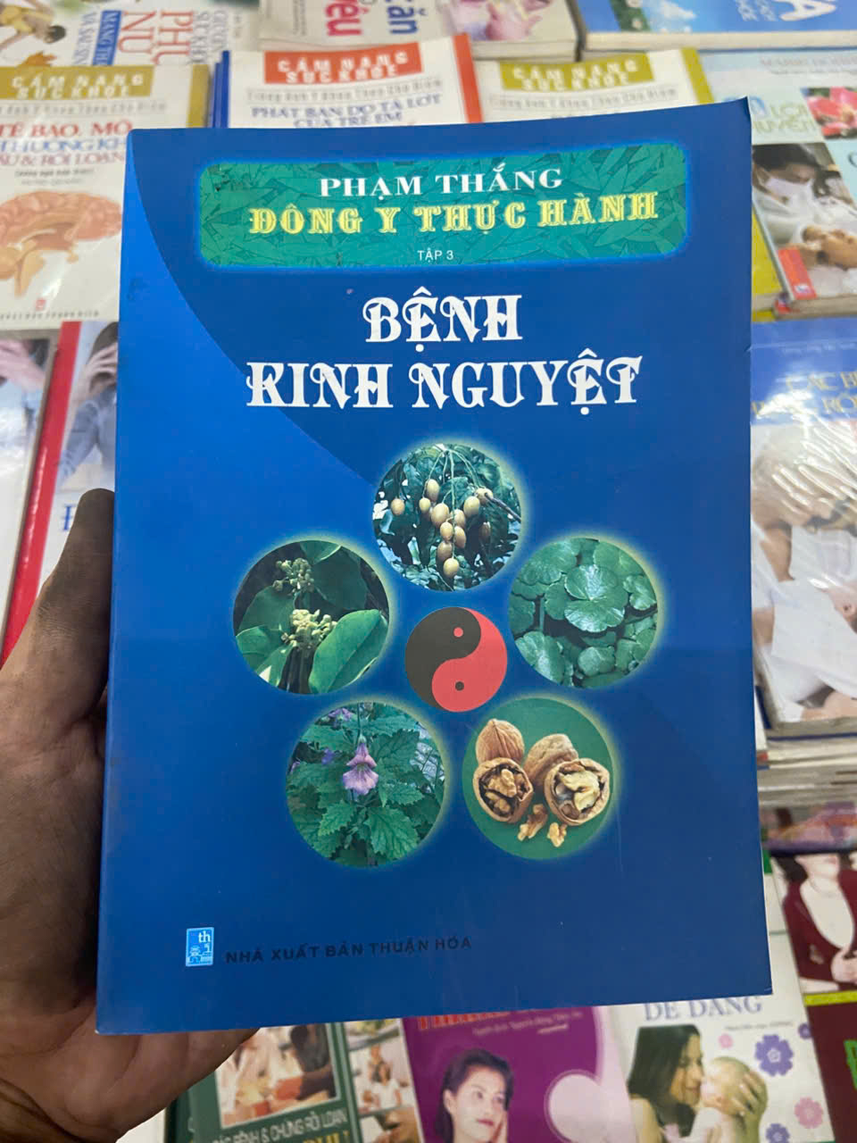 Đông Y thực hành: Bệnh kinh nguyệt - Phạm Thắng (Sách Y học - Sức khỏe - Thể thao) VAVO