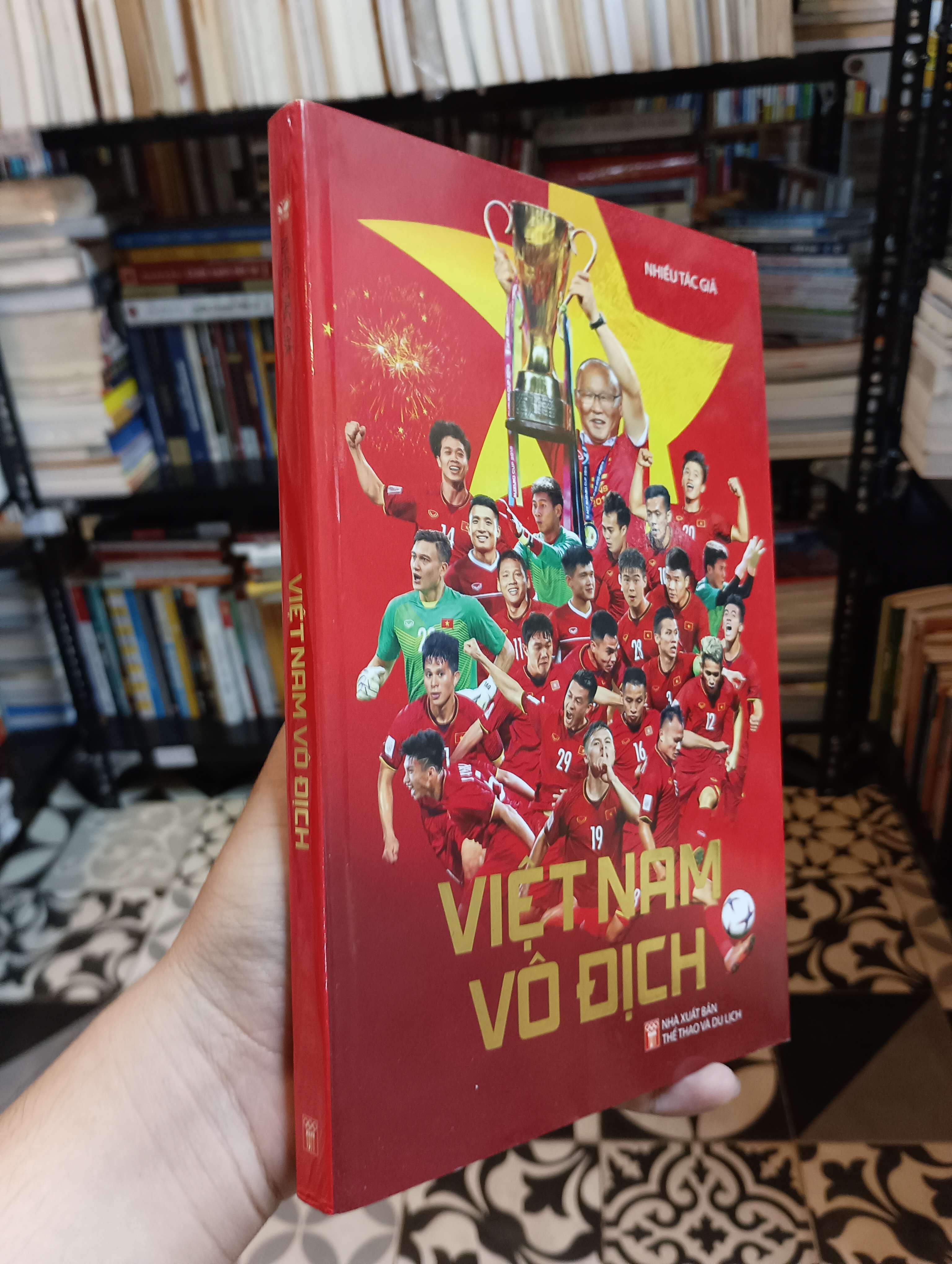 Việt Nam Vô Địch 2019 Mới 90% (Sách kiến thức tổng hợp) HTB