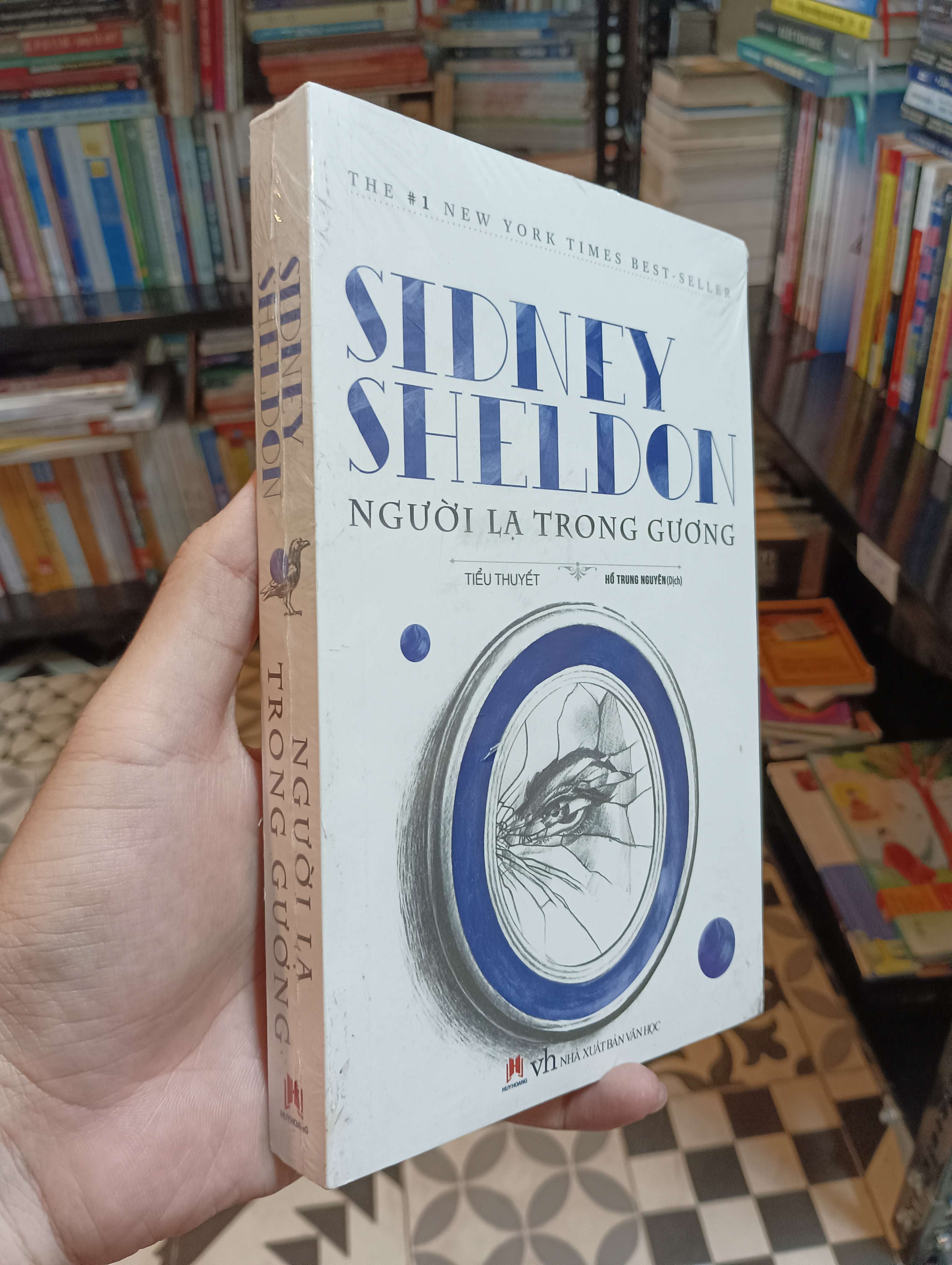 Người lạ trong gương (Stranger in the Mirror) - Sidney Sheldon Mới 90% (Tiểu Thuyết) HTB