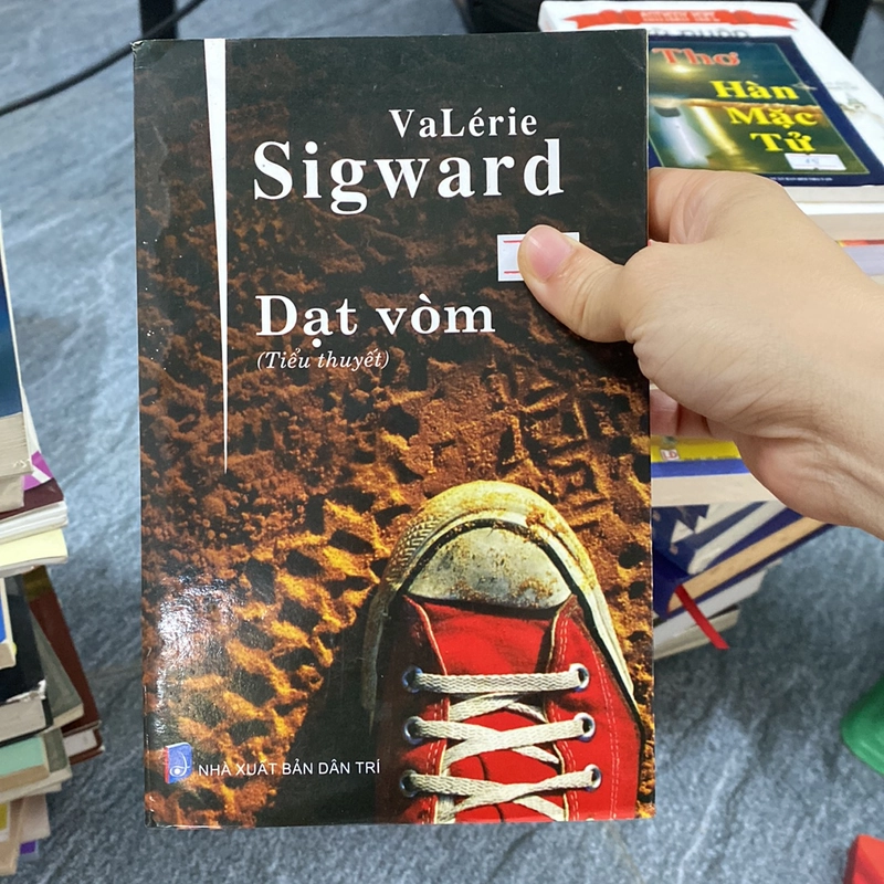 Đất vòm – Valérie Sigward (Văn học nước ngoài) AB