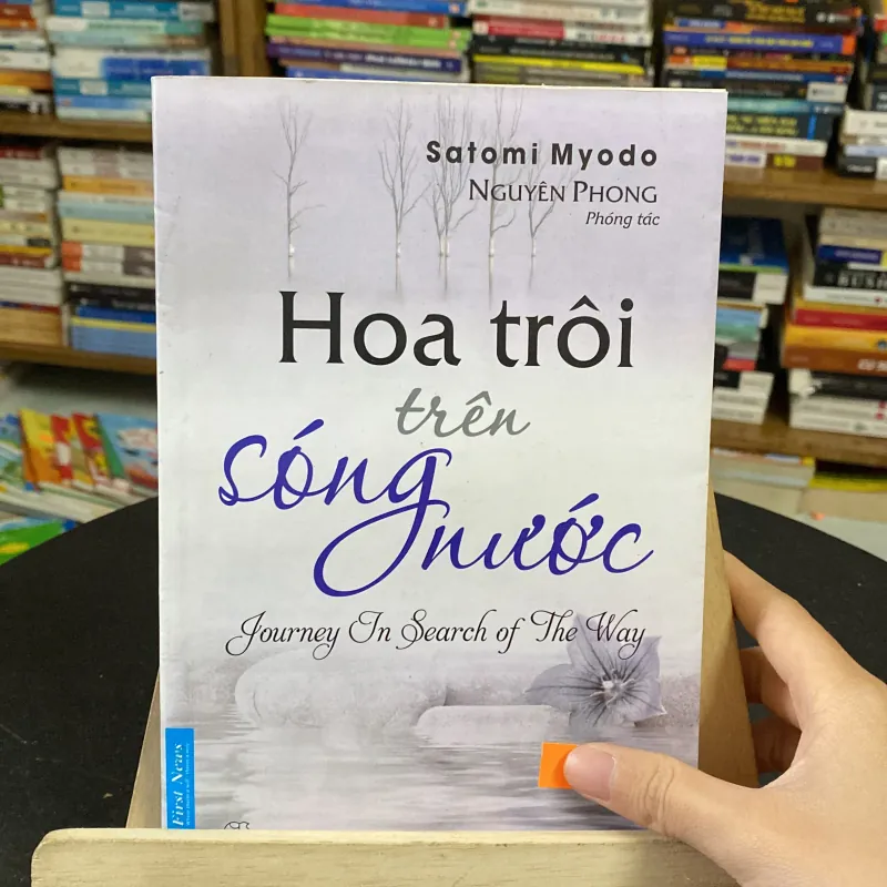 Hoa trôi trên sông nước - tác giả Satomi Myodo (Văn học nước ngoài) AB