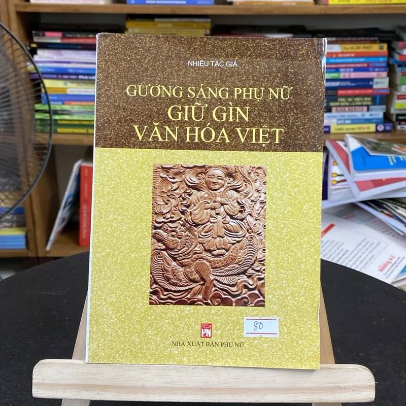 Gương sáng phụ nữ giữ gìn văn hóa Việt (Lịch sử Việt Nam) AB