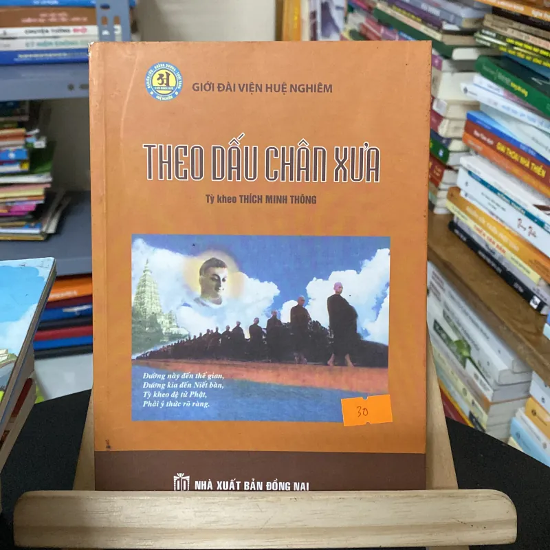 Theo dấu chân xưa (Sách văn học) AB