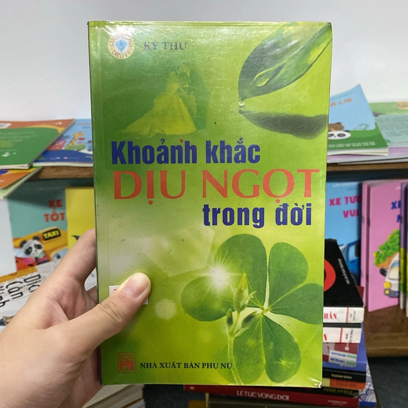 Khoảnh khắc dịu ngọt trong đời – Kỳ Thu (Sách văn học) AB