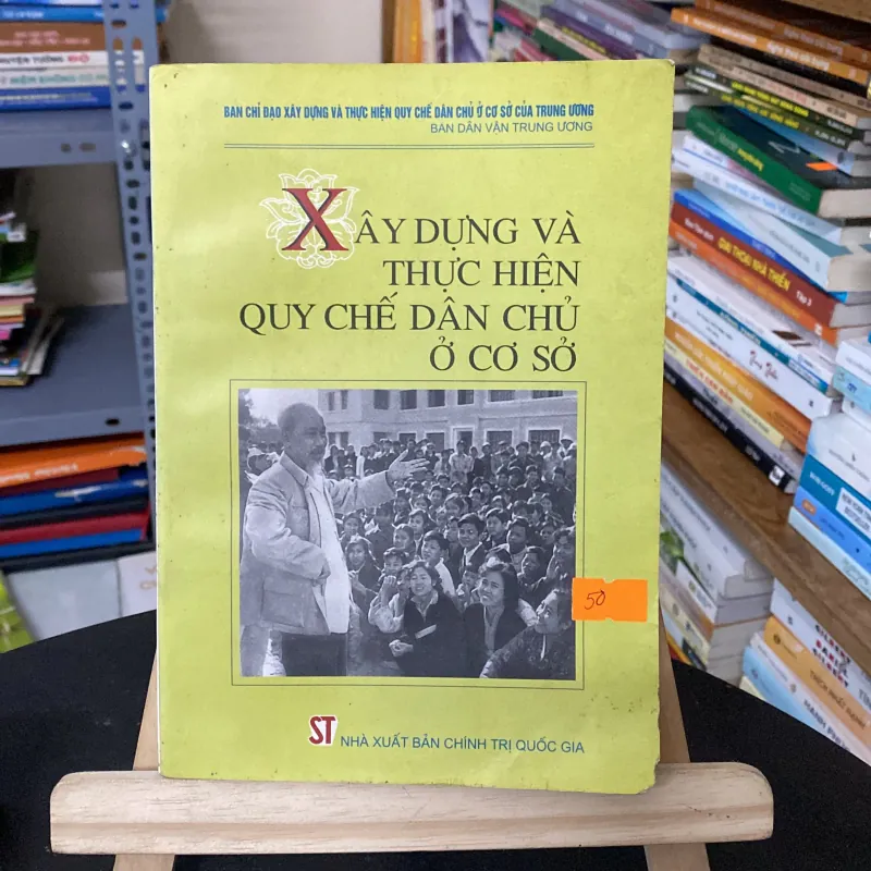 Xây dựng và thực hiện quy chế dân chủ ở cơ sở (Sách chính trị - pháp lý) AB