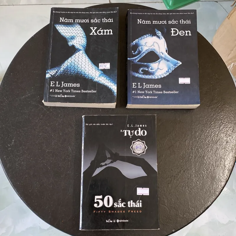 Bộ 3 quyển Năm mươi sắc thái-tác giả E. L. James (Văn học nước ngoài) AB