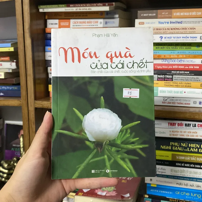 Sách món quà của cái chết - Phạm Hải Yến - Bản chất của cái chết cuộc sống và tình yêu (Sách lịch sử - triết học) AB
