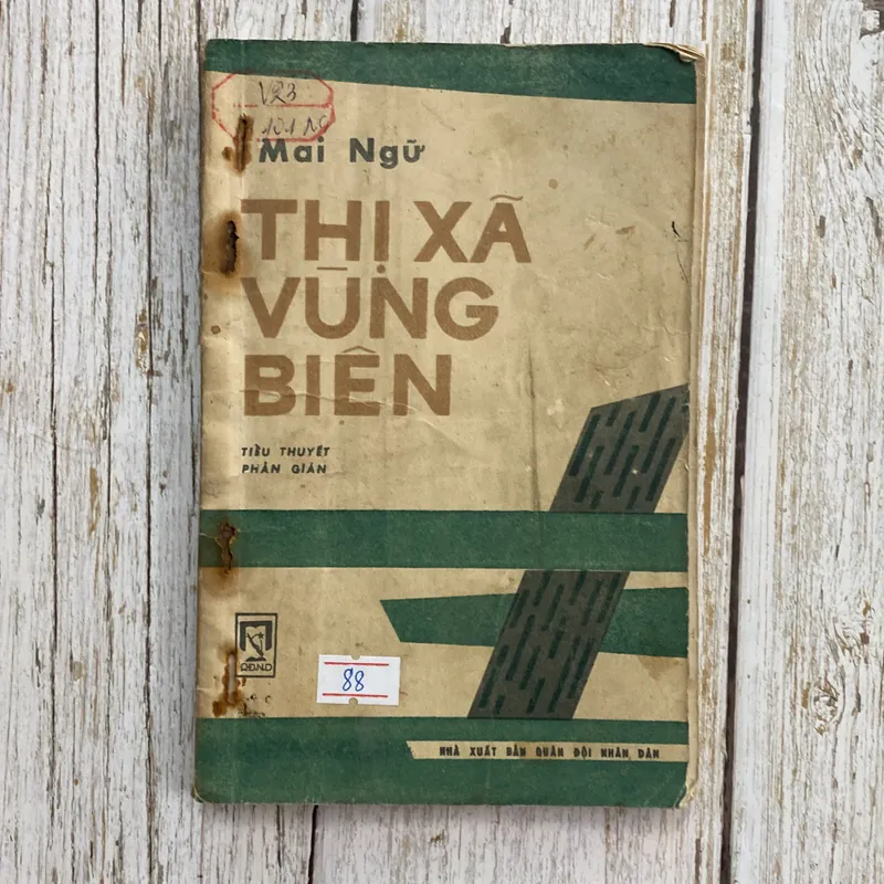 Thị xã vùng biên (Sách văn học) AB
