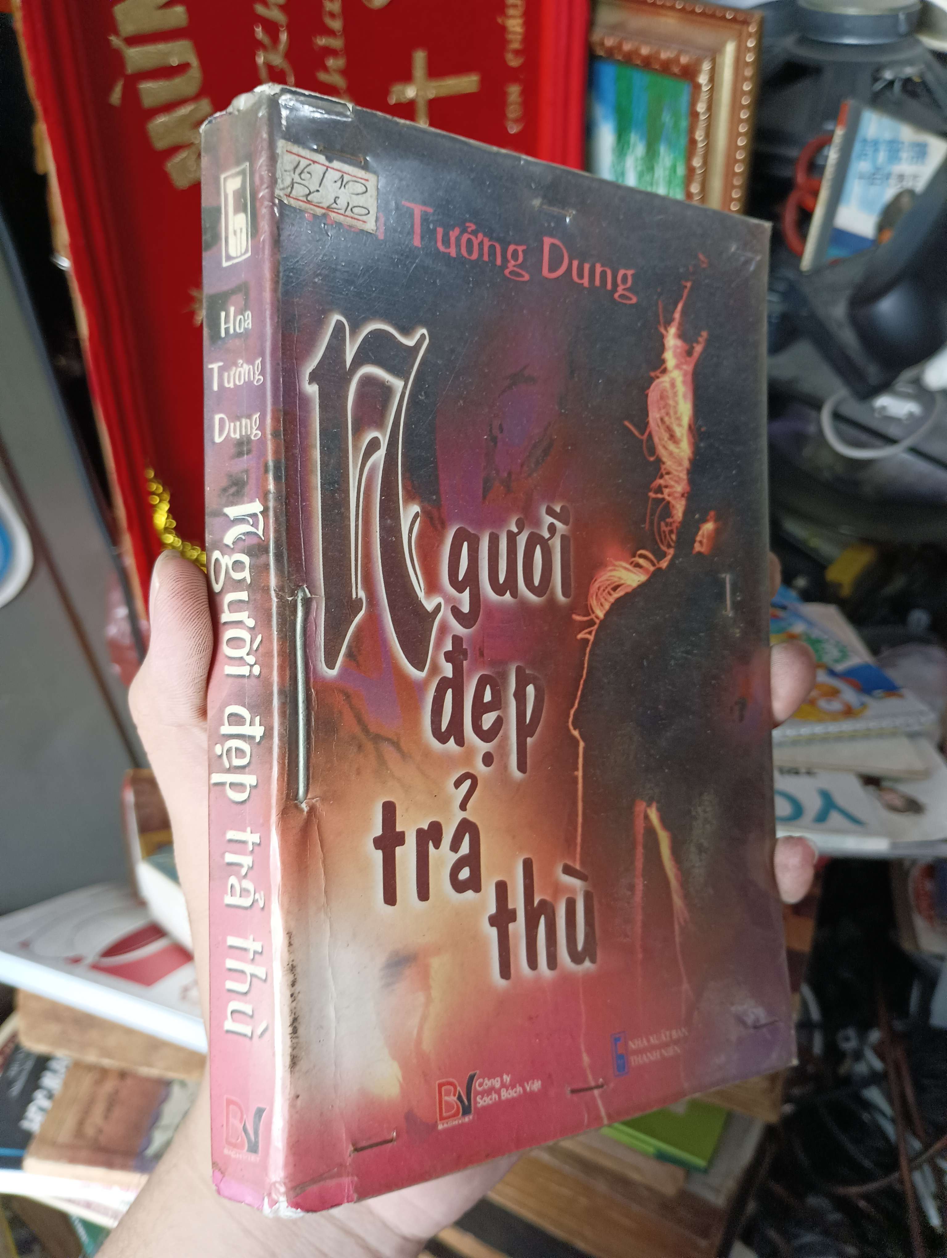 NGƯỜI ĐẸP TRẢ THÙ - Hoa Tường Dung 2007 (Sách văn học) KSX