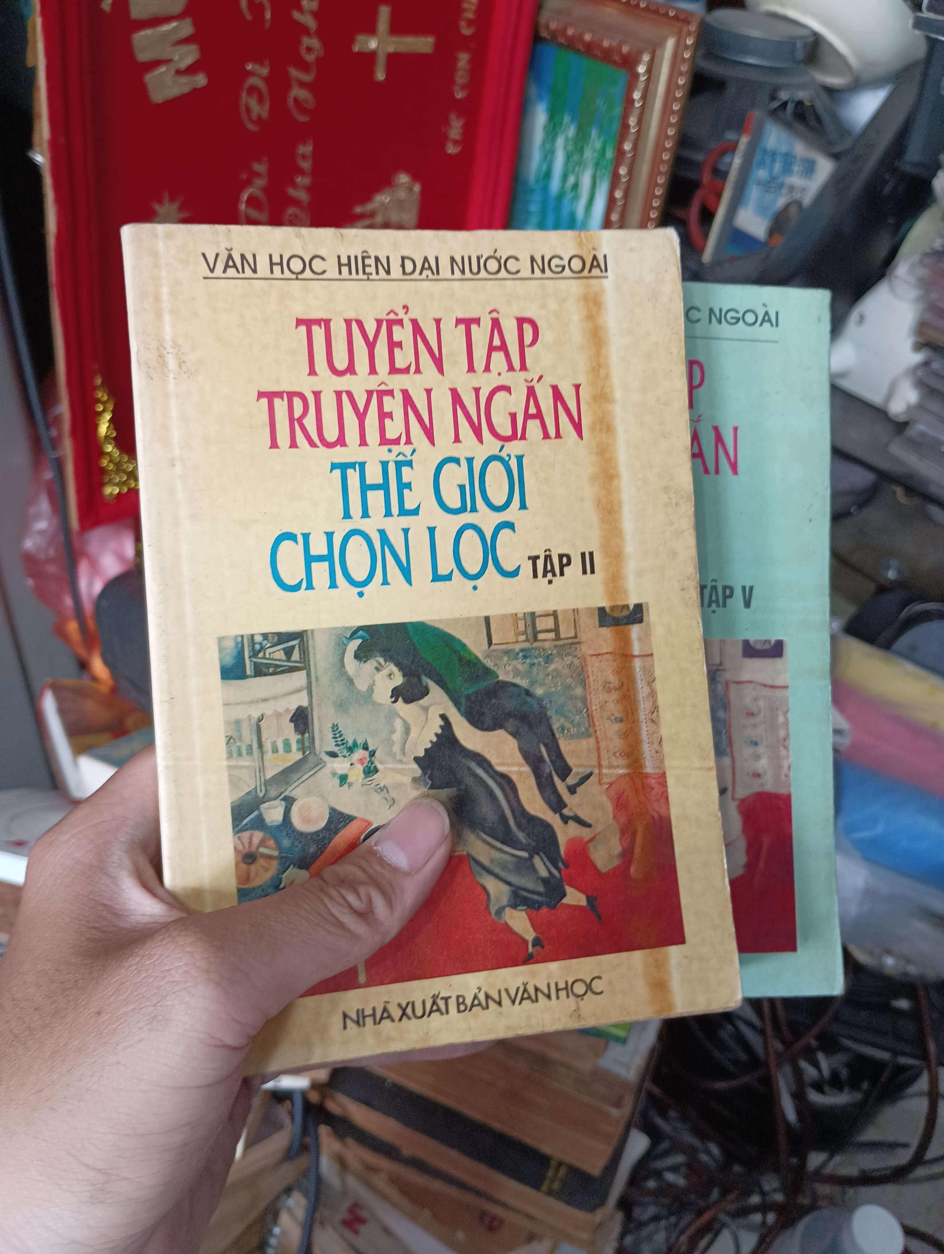 Tuyển tập truyện ngắn Thế giới chọn lọc (Tập II và V) 1994 (Sách văn học) KSX