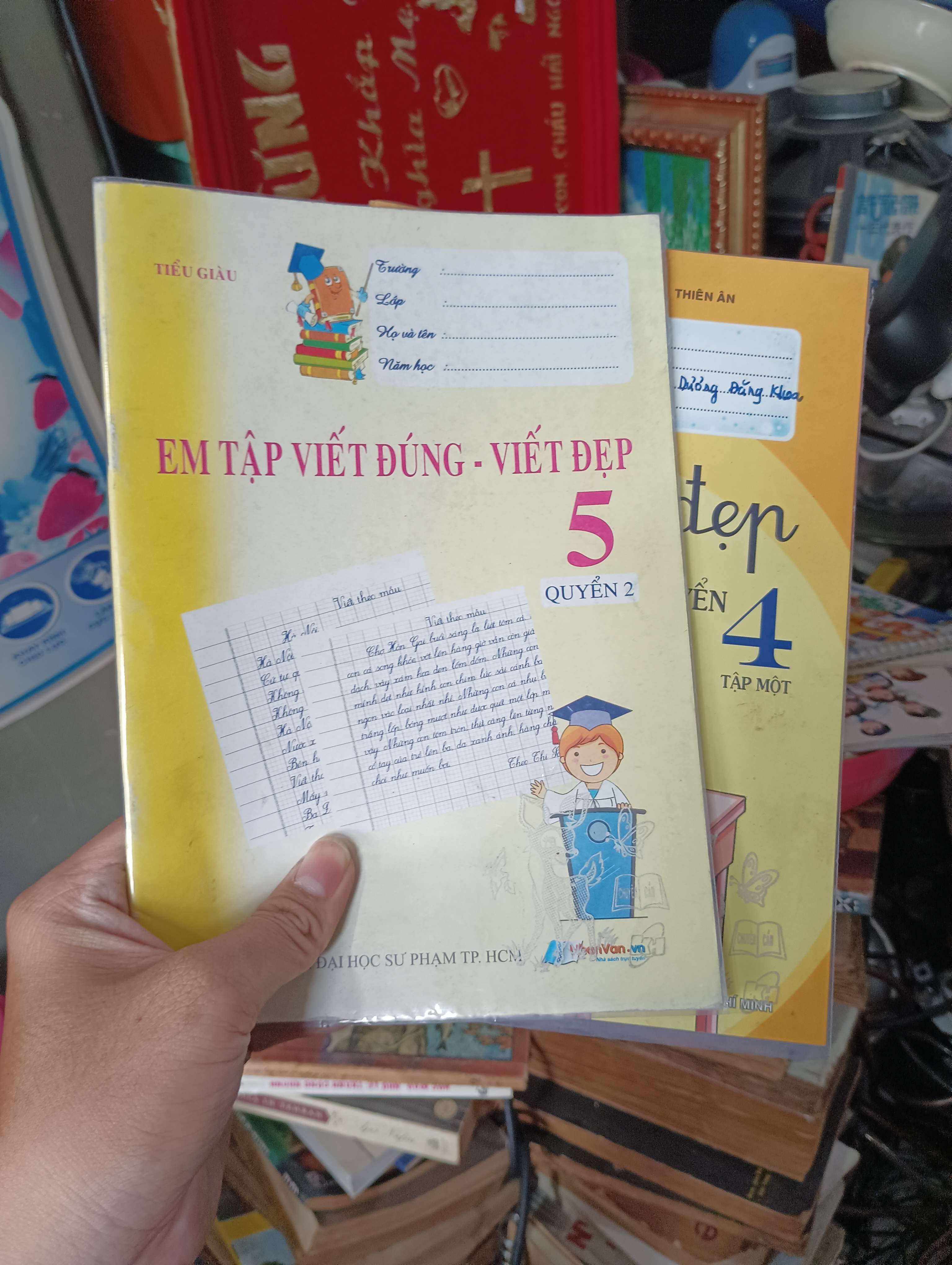 Em tập viết đúng - viết đẹp (Lớp 5 - Quyển 2 / Lớp 4 - Tập 1) (Giáo khoa) KSX