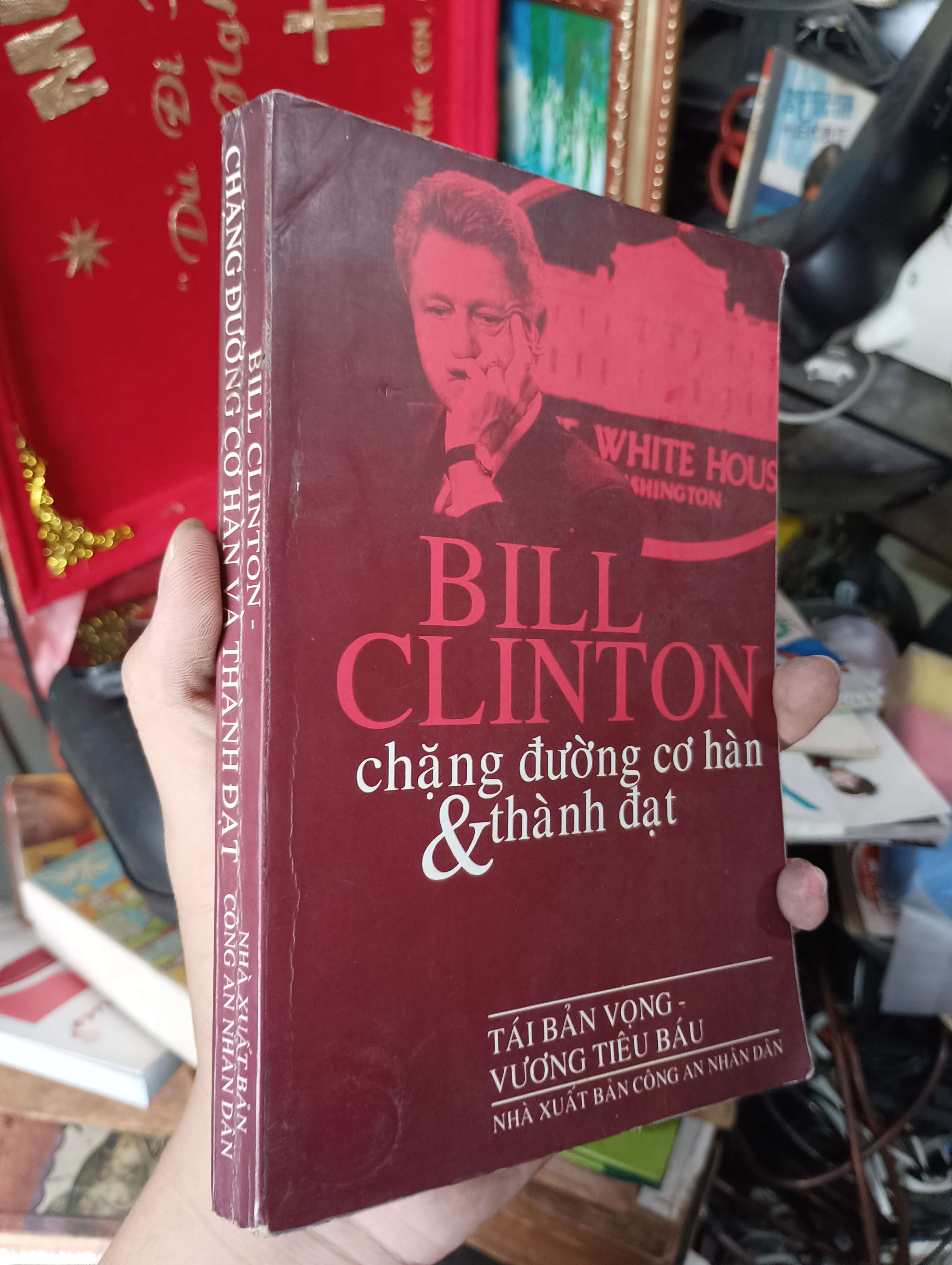 BILL CLINTON: Chặng đường cơ hàn & thành đạt 2001 (Sách văn học) KSX