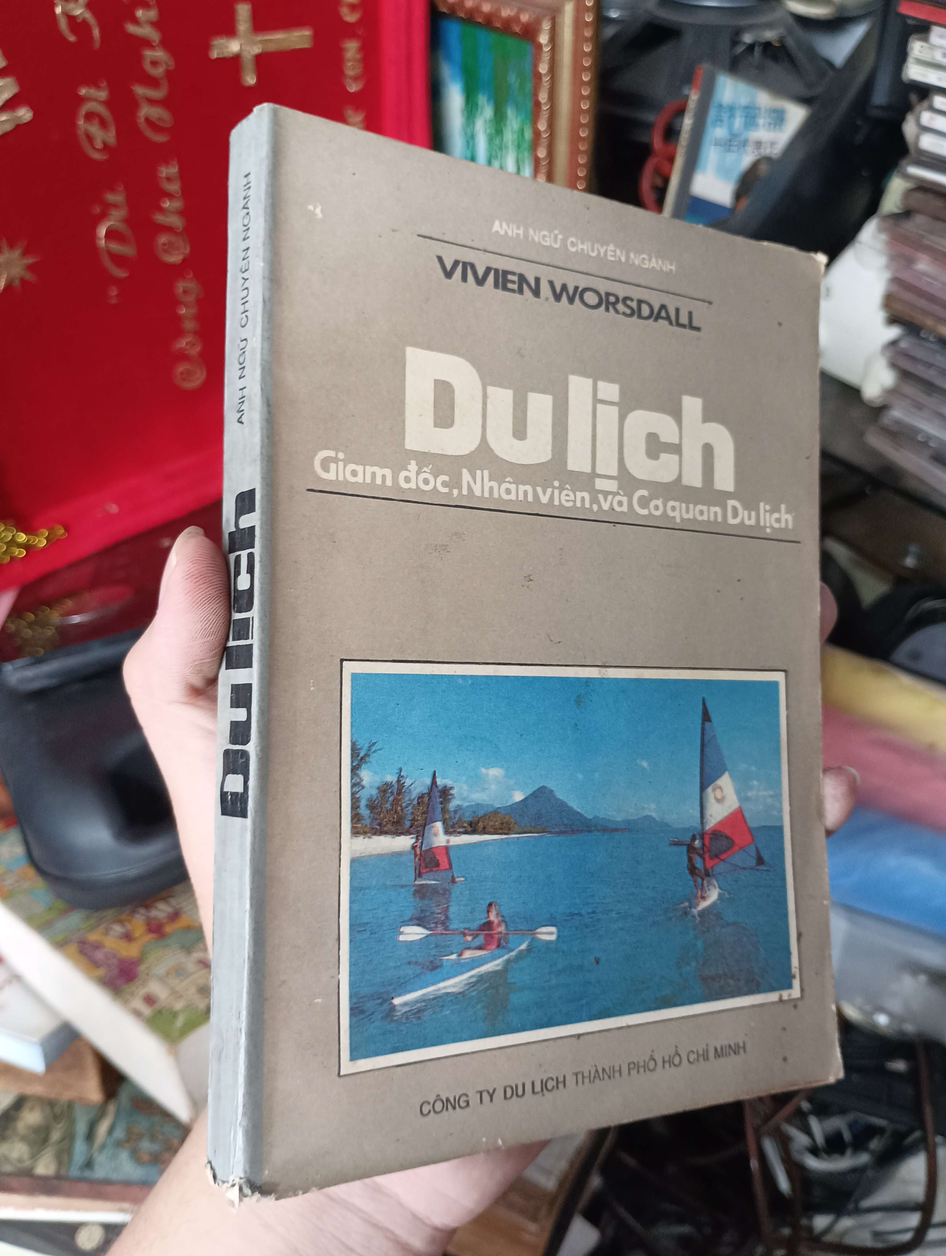 Du lịch: Giám đốc, Nhân viên và Cơ quan Du lịch - Vivien Worsdall 1989 (Sách kiến thức tổng hợp) KSX