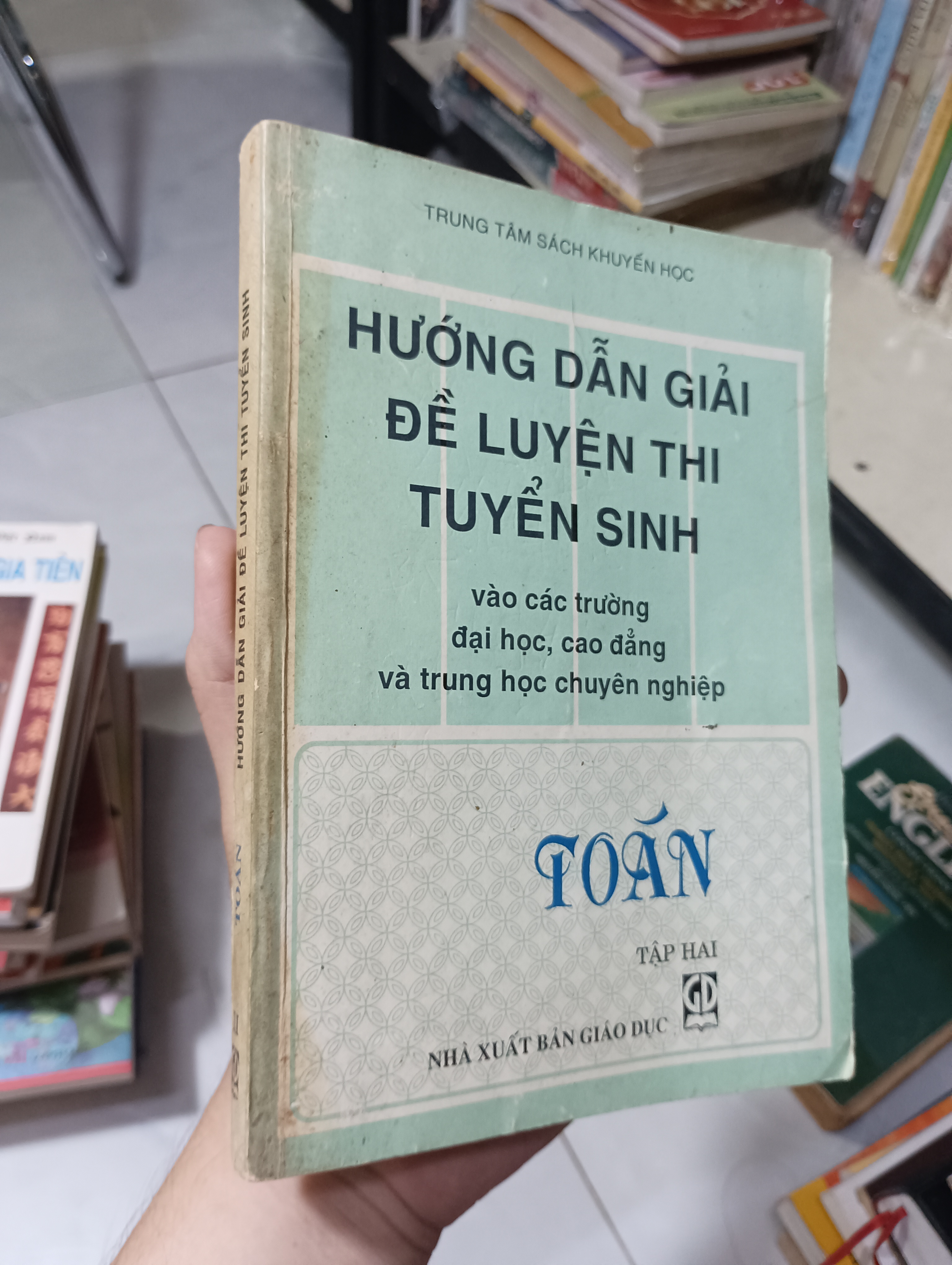 Hướng Dẫn Giải Đề Luyện Thi Tuyển Sinh Vào Các Trường Đại Học, Cao Đẳng Và Trung Học Chuyên Nghiệp (Toán - Tập Hai) 2004 80% ố (Tham khảo - luyện thi) HCM