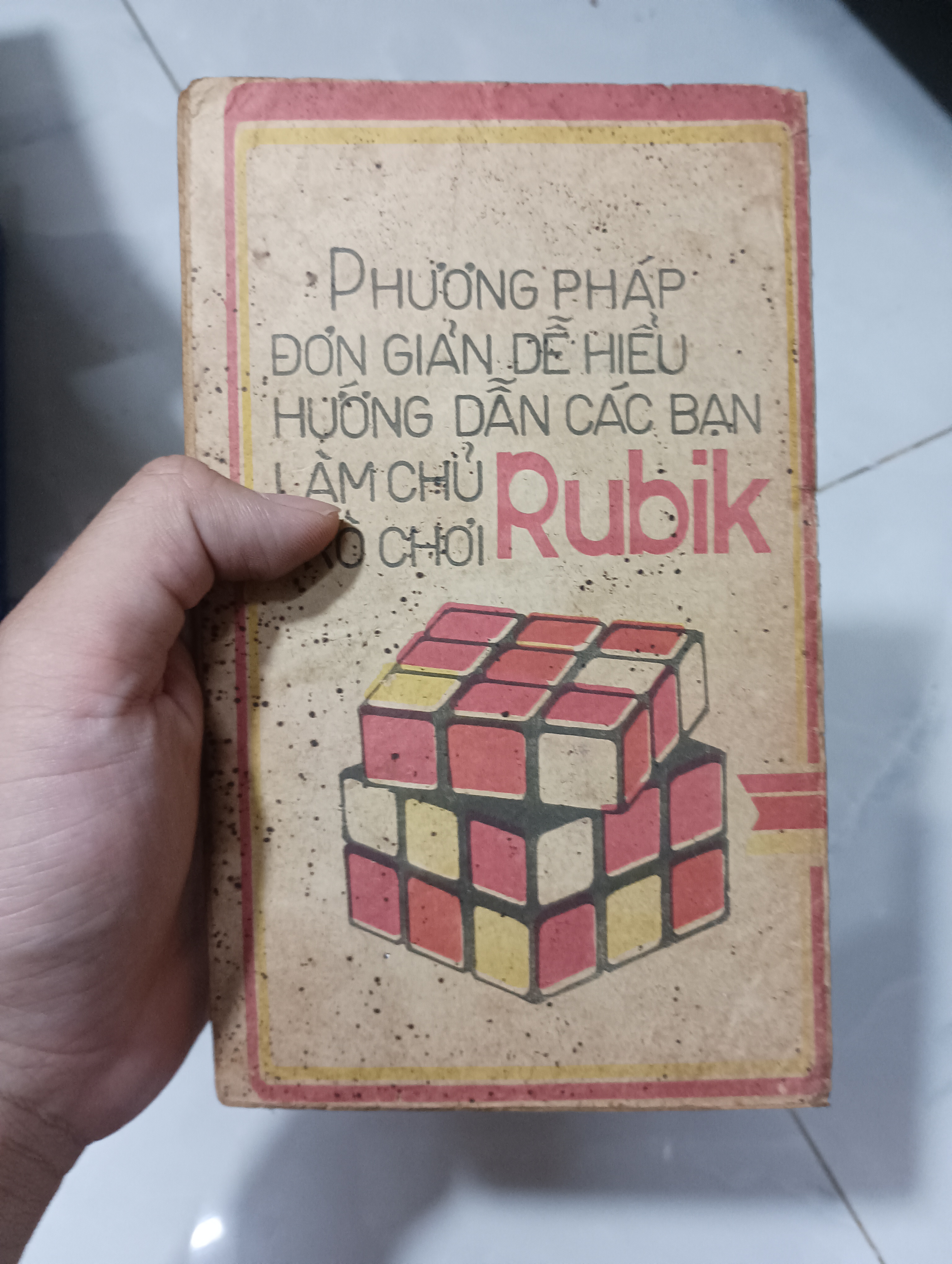 Phương pháp đơn giản dễ hiểu hướng dẫn các bạn làm chủ trò chơi Rubik mới 70% (Sách kiến thức tổng hợp) HCM