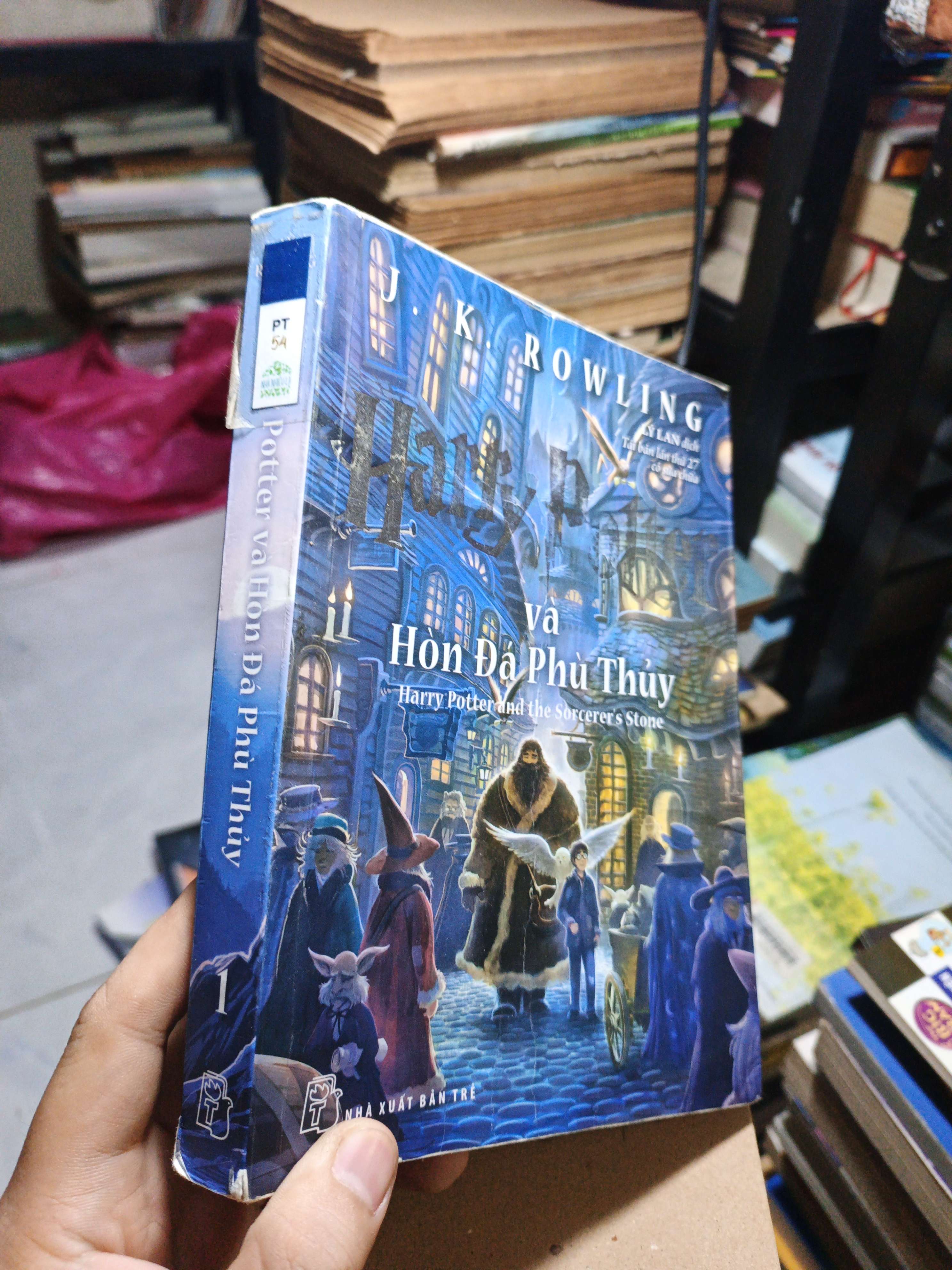 Harry Potter Và Hòn Đá Phù Thủy - J. K. Rowling 2017 mới 80% ố rách gáy (Sách văn học) HCM