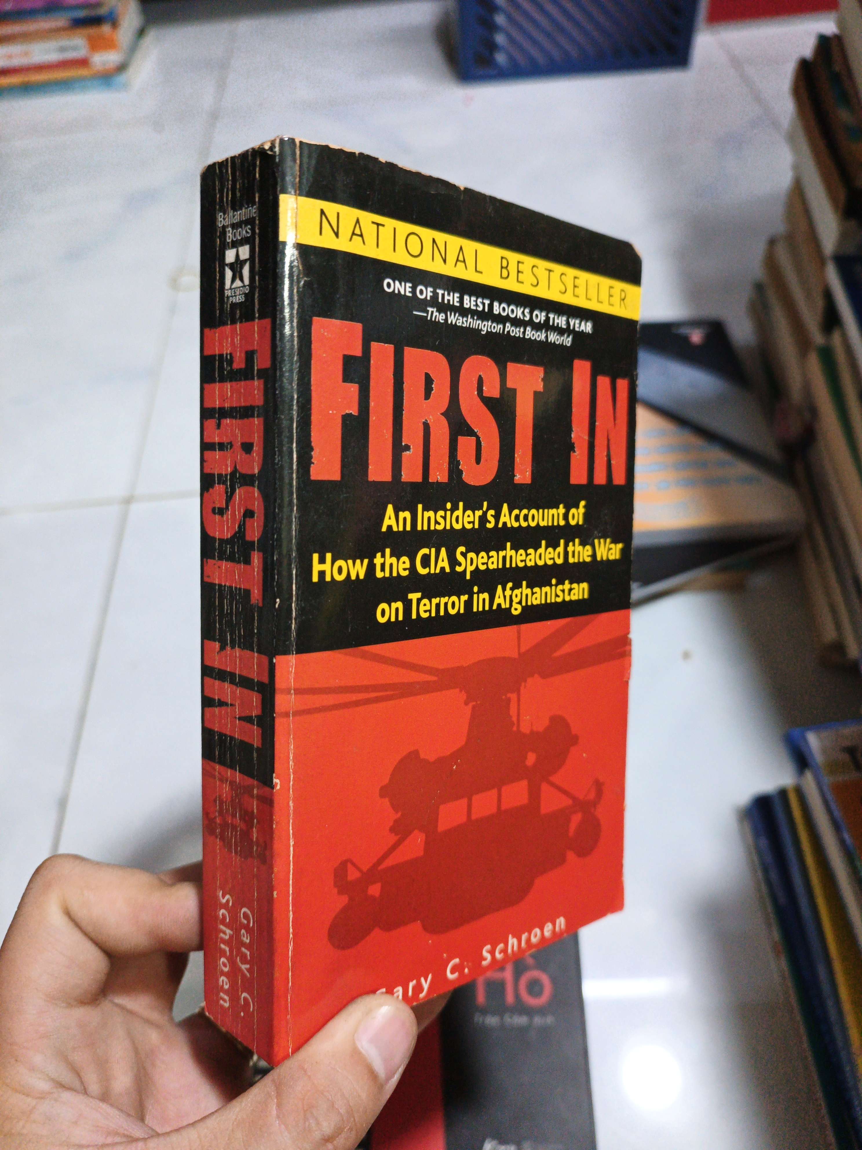 First In - Gary C. Schroen mới 80% ố nhẹ (Sách ngoại) HCM.TN