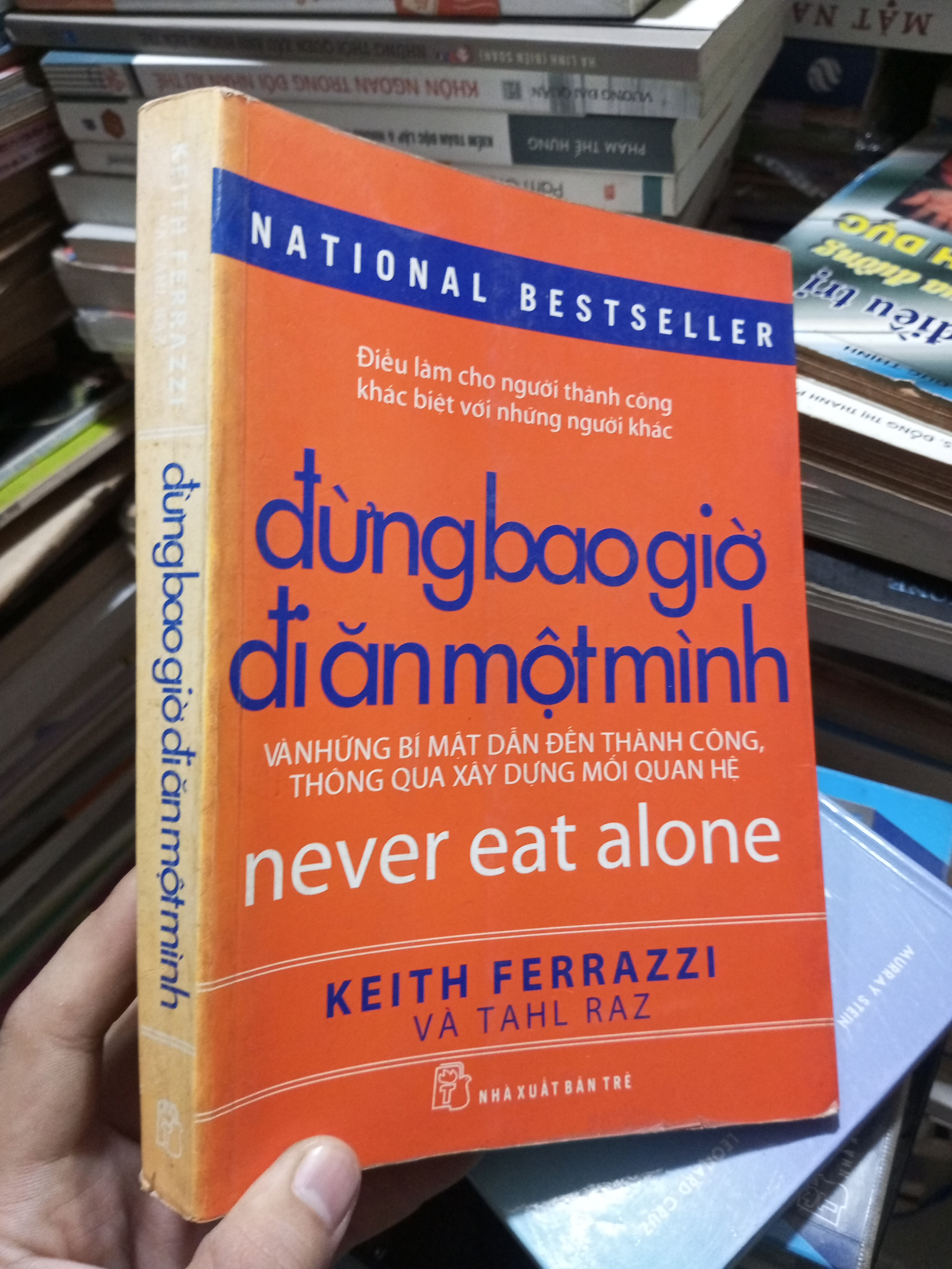 Đừng Bao Giờ Đi Ăn Một Mình Never Eat Alone - Keith Ferrazzi, Tahl Raz 2009 mới 80% ố ẫm (Sách kỹ năng) HCM