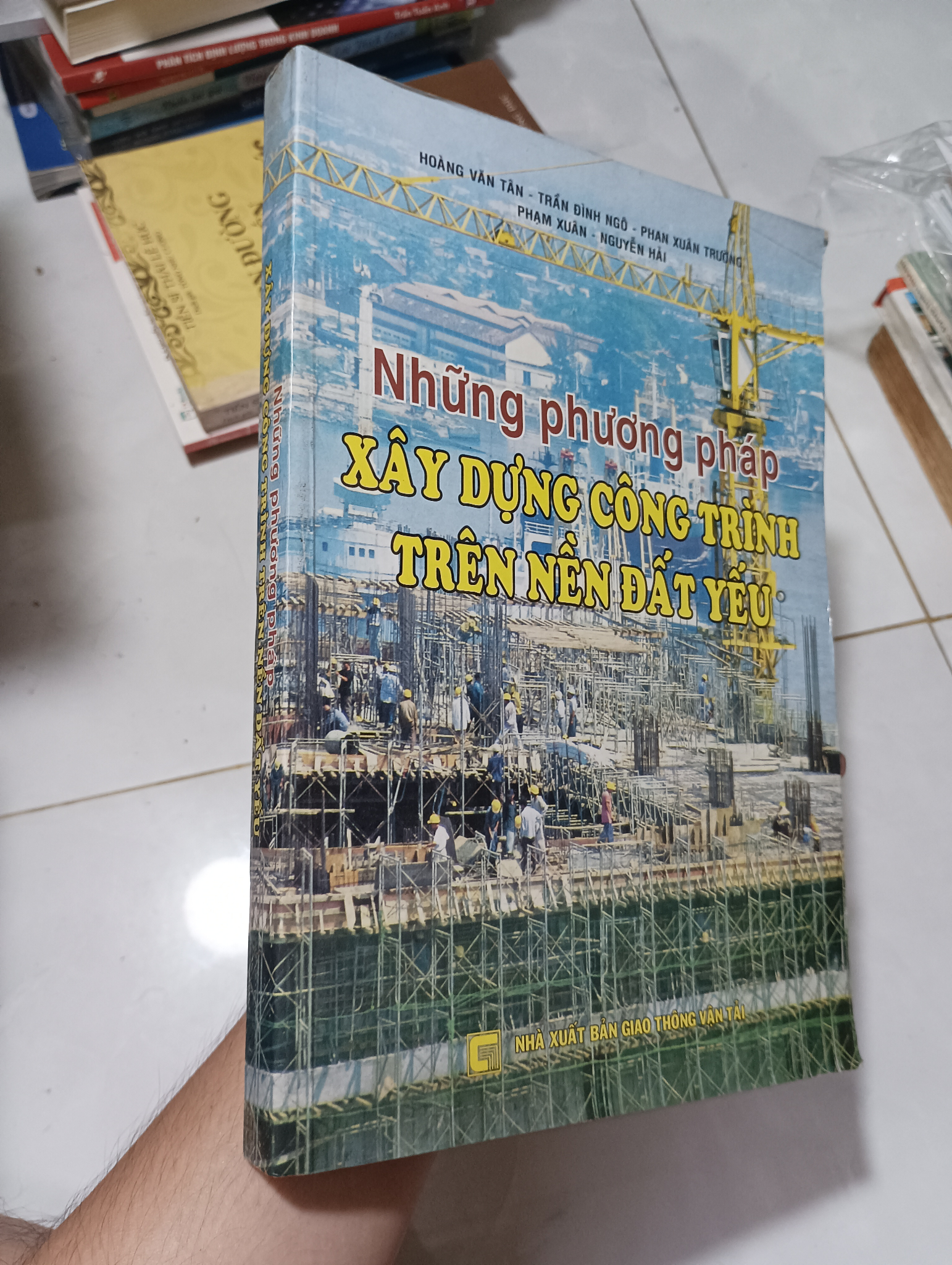 Những phương pháp xây dựng công trình trên nền đất yếu - Hoàng Văn Tân, Trần Đình Ngô, Phan Xuân Trường, Phạm Xuân & Nguyễn Hải 2006 80% ố (Sách kiến thức tổng hợp) HCM