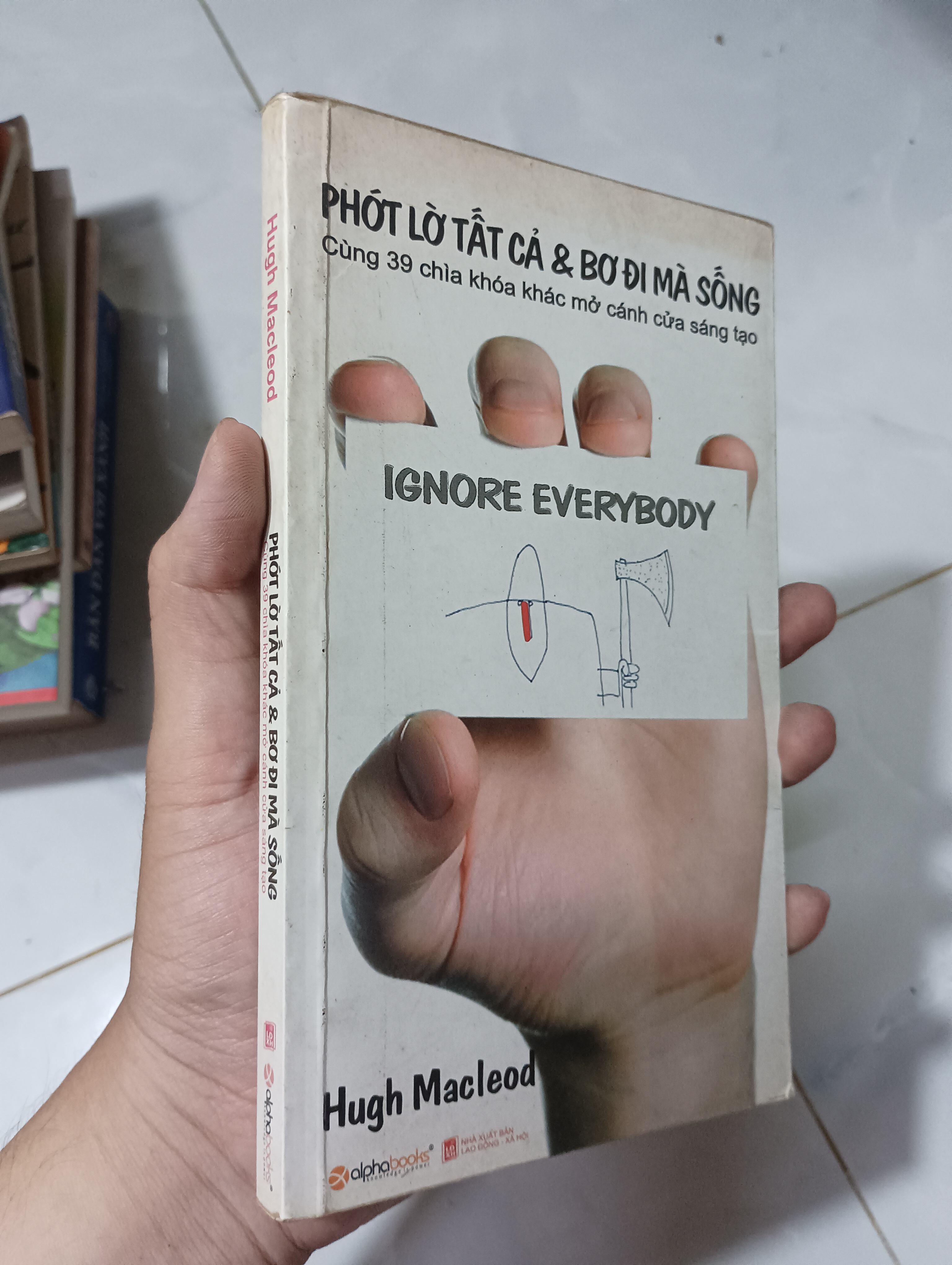 Phớt lờ tất cả & Bơ đi mà sống (Ignore Everybody) - Hugh Macleod 2012 80% ố (Kỹ năng sống) HCM