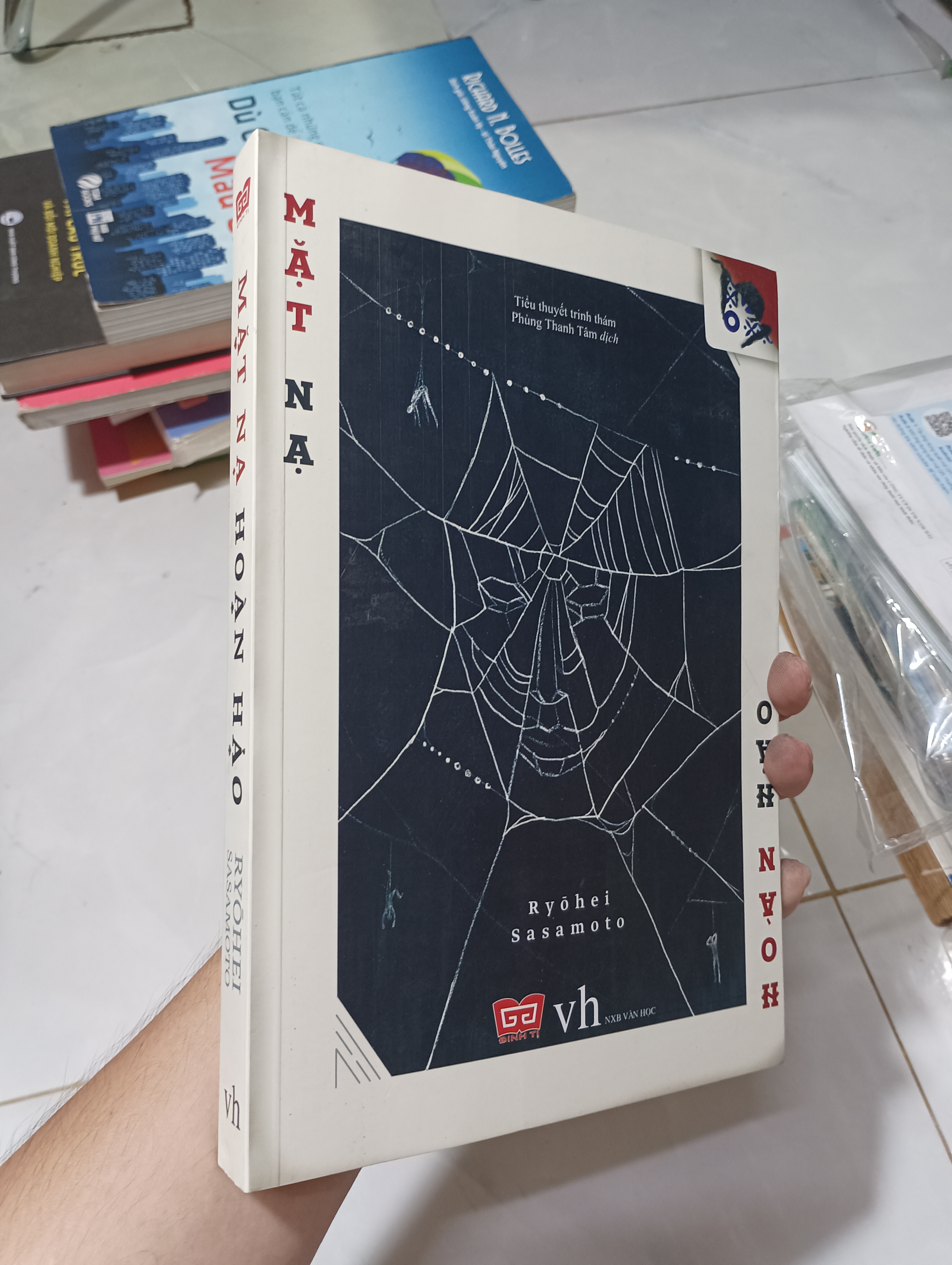 Mặt Nạ Hoàn Hảo - Ryōhei Sasamoto 2018 80% (Tiểu Thuyết) HCM