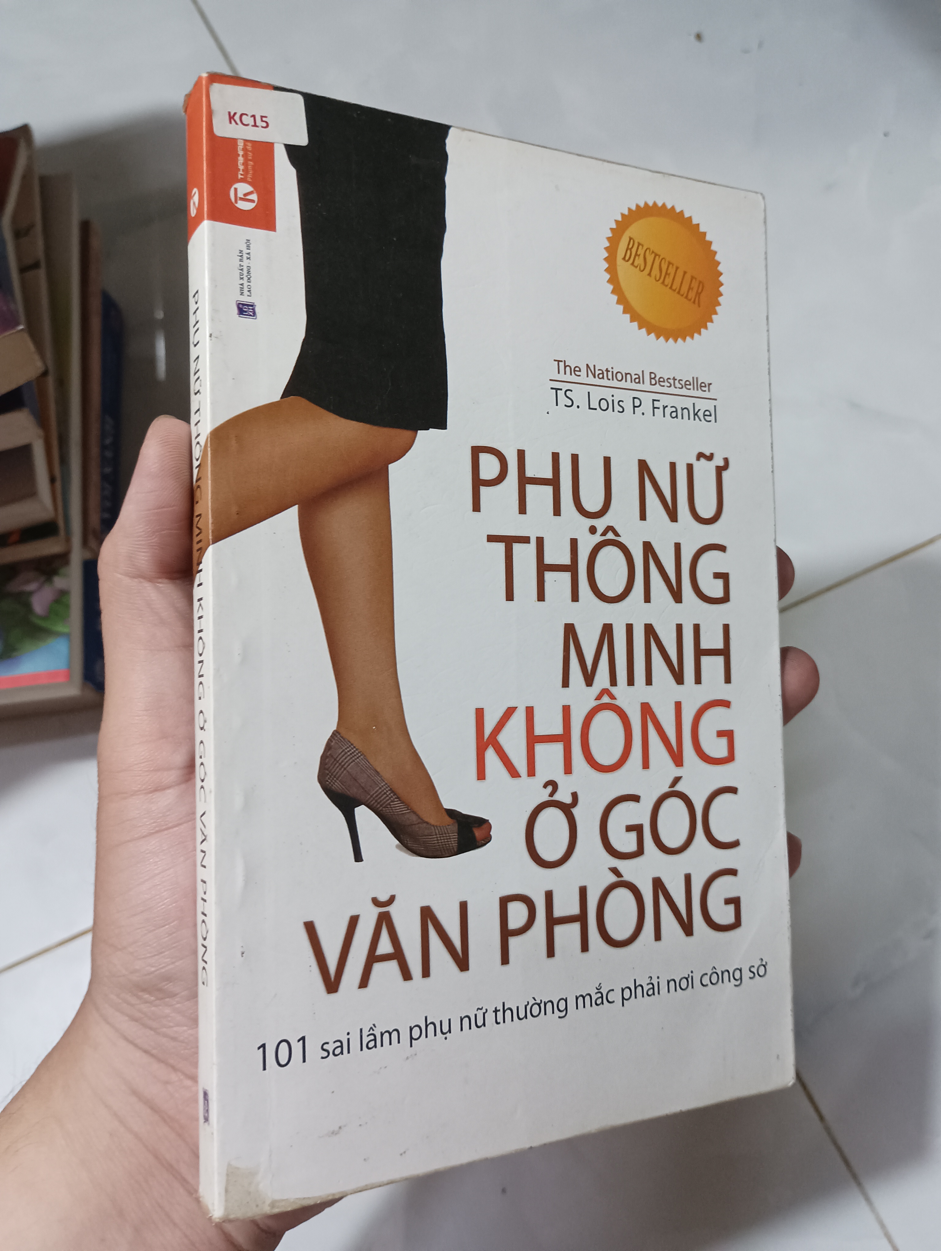 Phụ nữ thông minh không ở góc văn phòng - TS. Lois P. Frankel 2014 80% ố (Kỹ năng sống) HCM