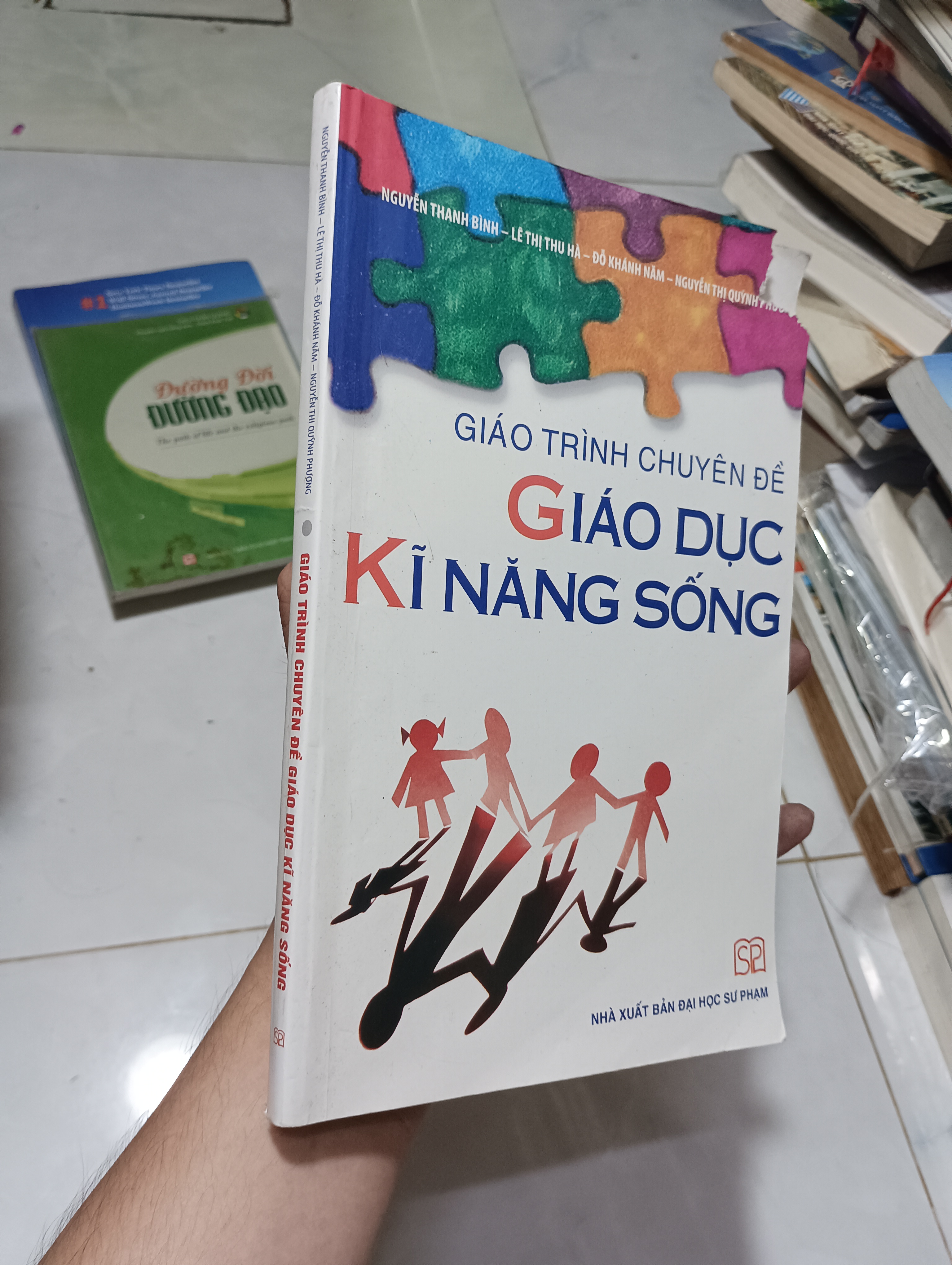 Giáo trình chuyên đề Giáo dục kĩ năng sống 2017 80% rách 1 góc bìa (Kỹ năng sống) HCM