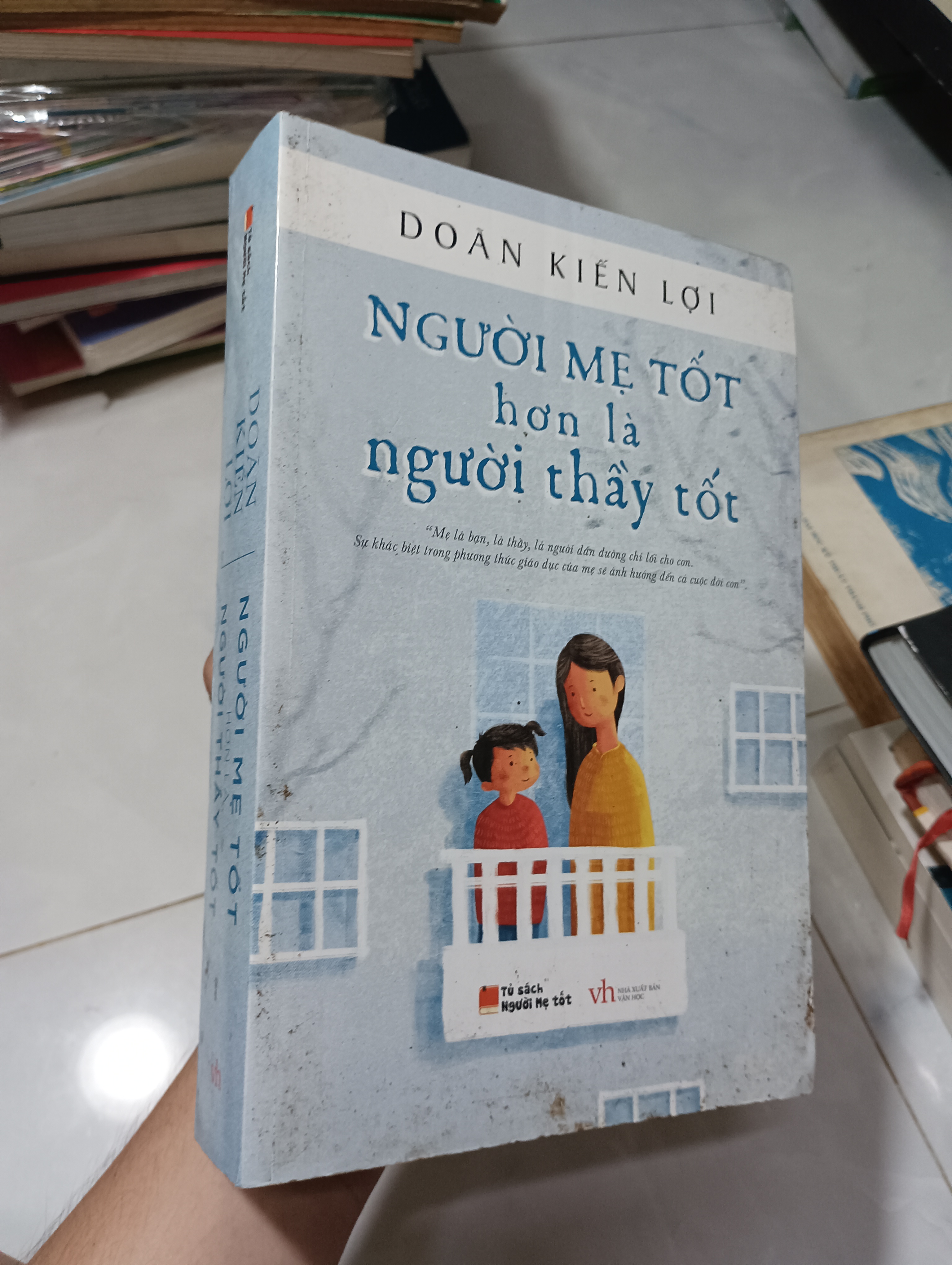 Người Mẹ Tốt Hơn Là Người Thầy Tốt - Doãn Kiến Lợi 2015 80% ố (Sách làm cha mẹ) HCM