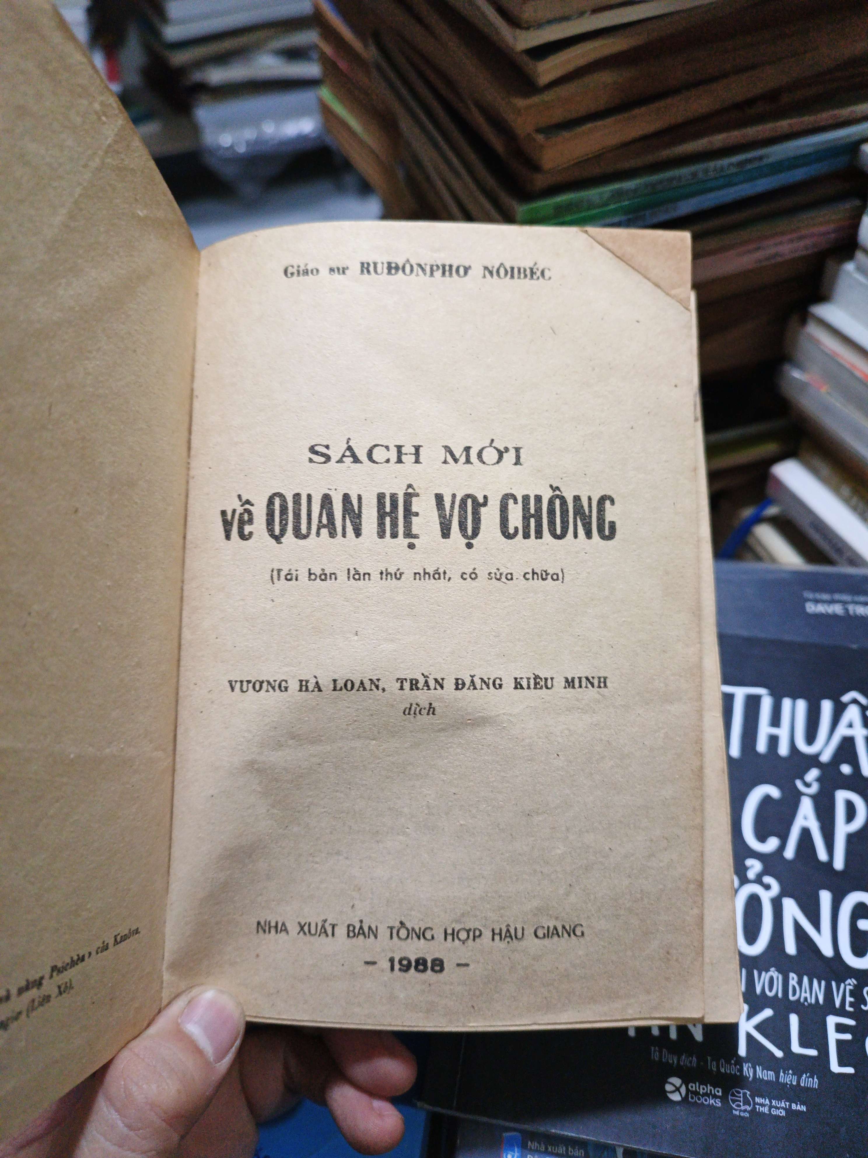 Sách Mới Về Quan Hệ Vợ Chồng - Ruđônphơ Nôibéc 1988 mới 80% ố (Sách văn học) HCM