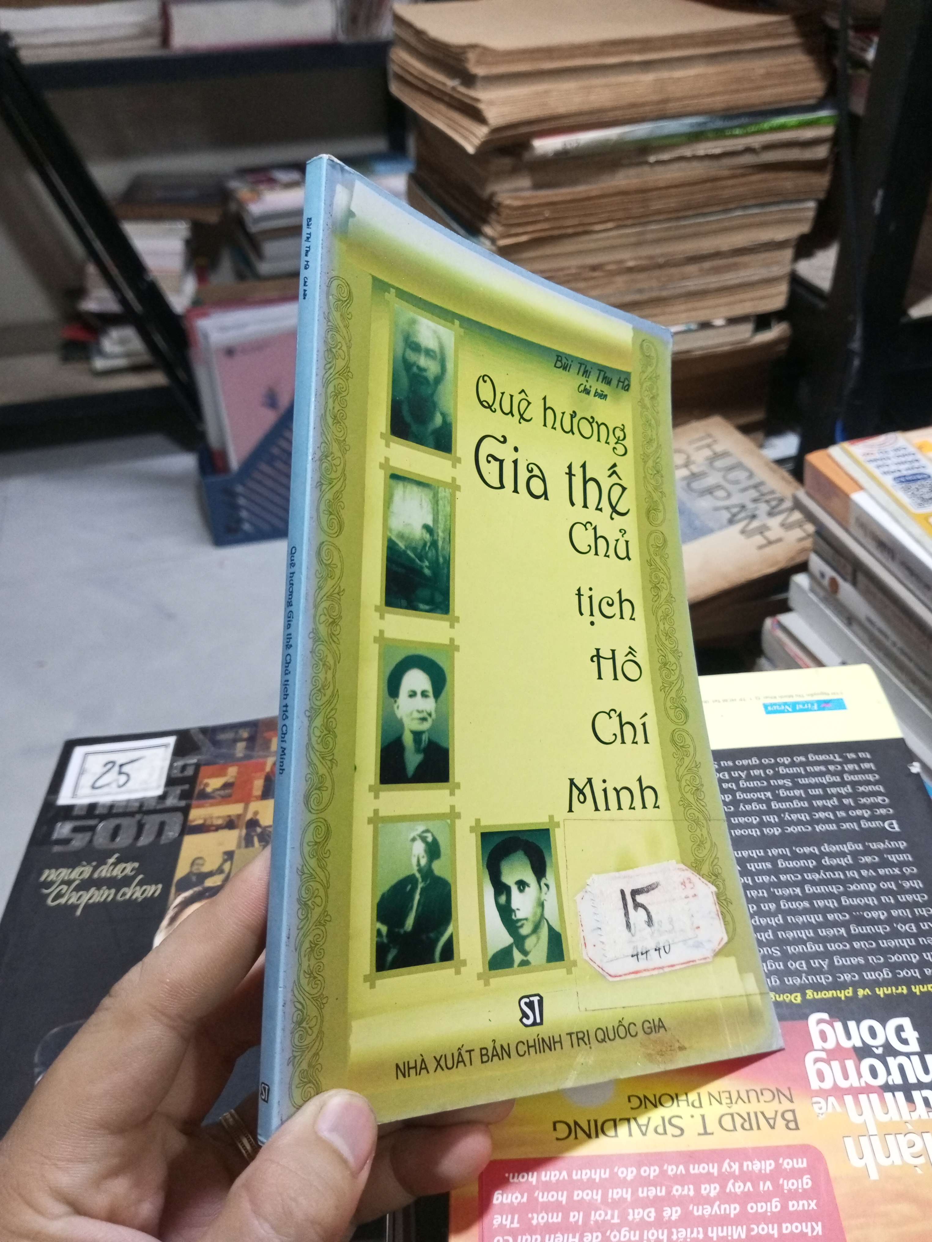 Quê Hương Gia Thế Chủ Tịch Hồ Chí Minh - Bùi Thị Thu Hà 2009 mới 80% (Lịch sử Việt Nam) HCM