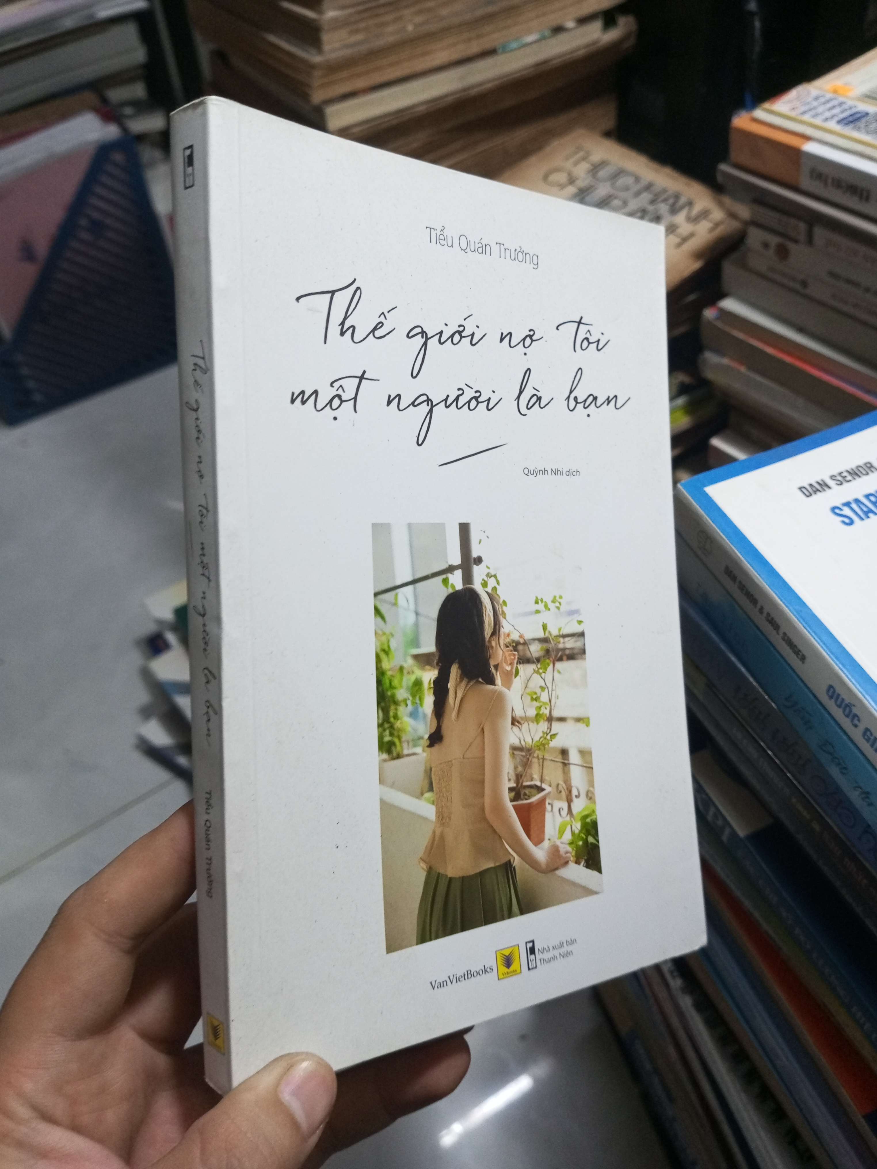 Thế Giới Nợ Tôi Một Người Là Bạn – Tiểu Quán Trưởng 2019 mới 90% (Sách văn học) HCM