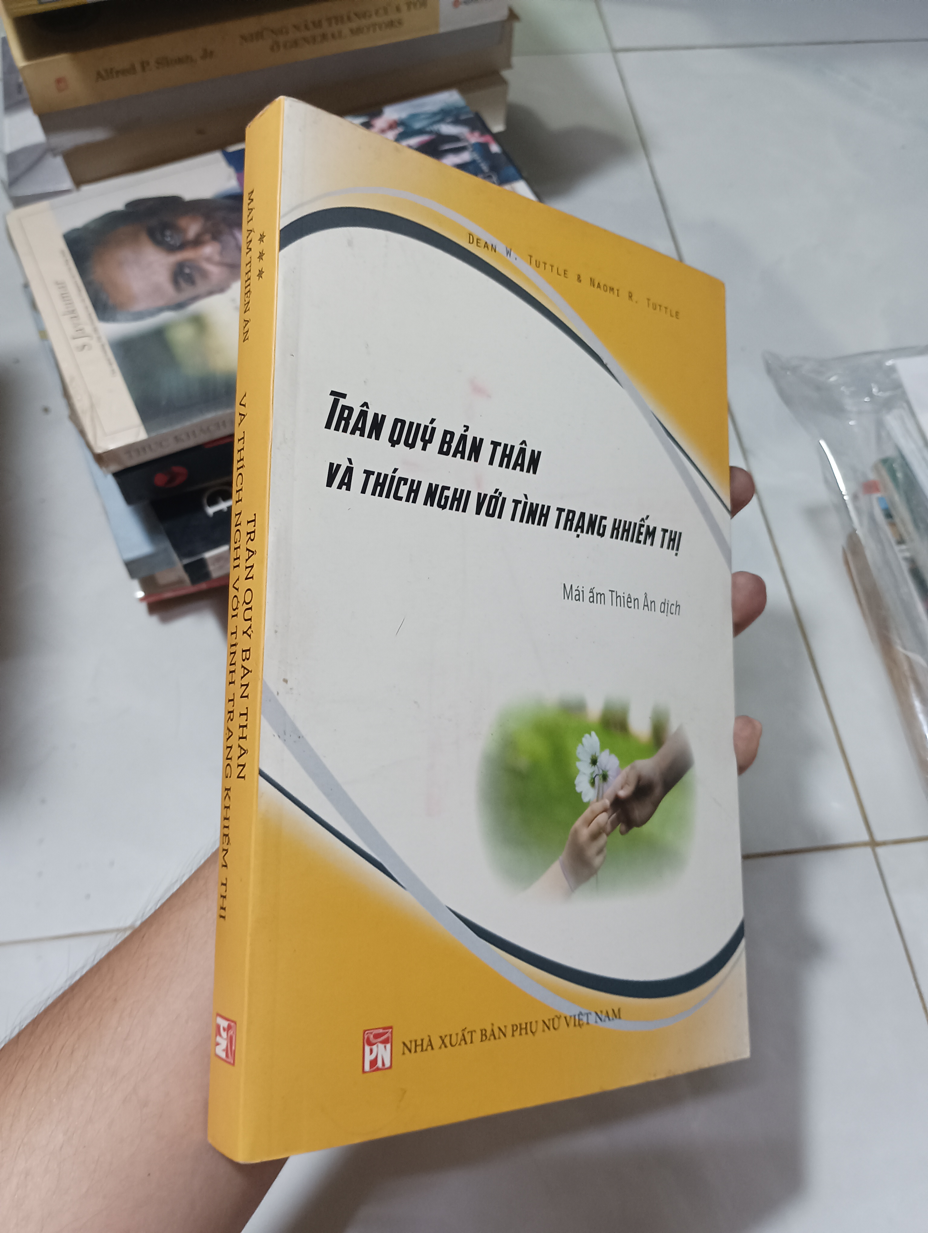 Trân quý bản thân và thích nghi với tình trạng khiếm thị - Dean W. Tuttle & Naomi R. Tuttle 2019 90% (Sách Y học - Sức khỏe - Thể thao) HCM