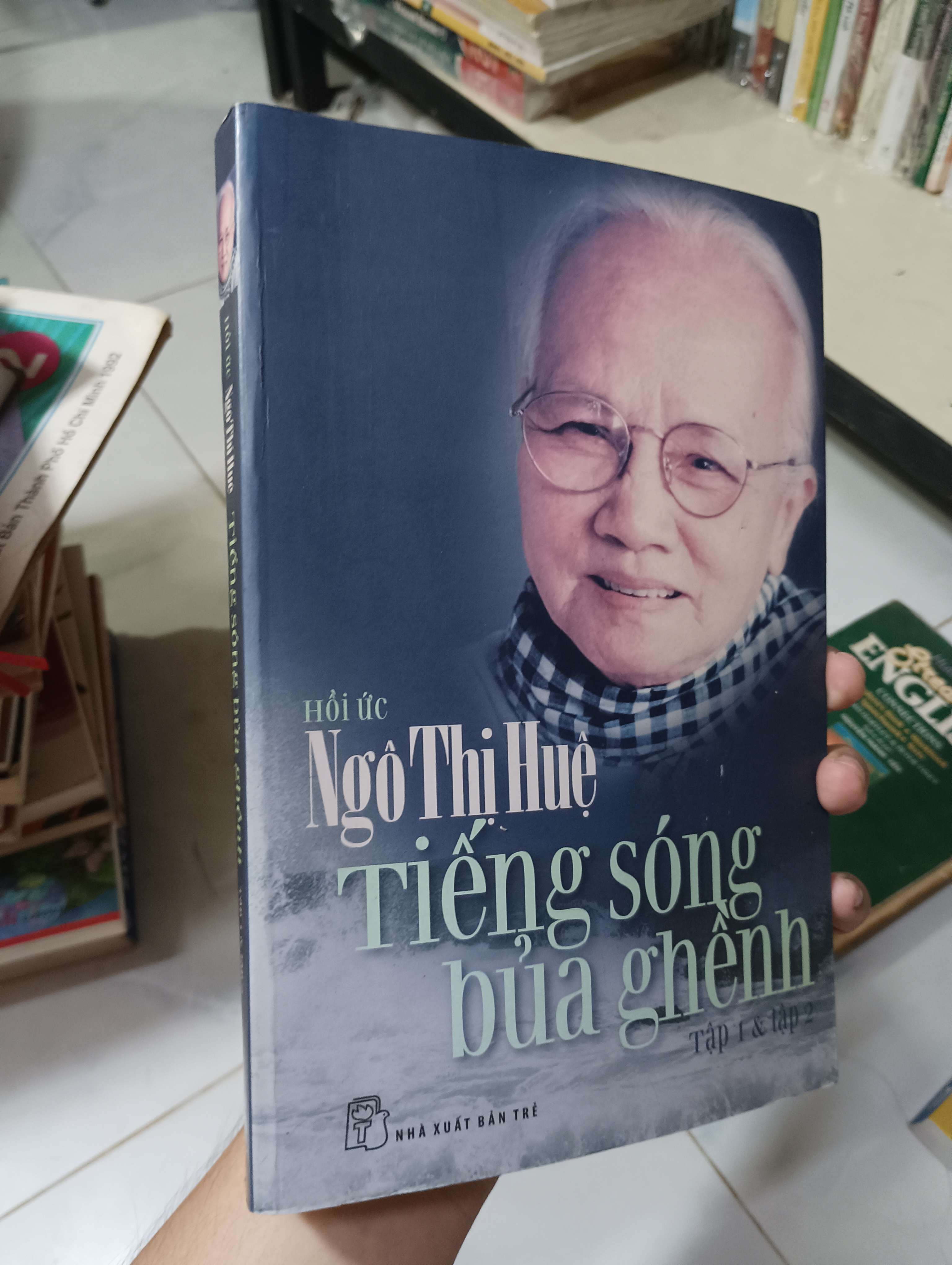 Hồi ức Ngô Thị Huệ: Tiếng sóng bủa ghềnh (Tập 1 & Tập 2) 2015 80% ố (Sách văn học) HCM