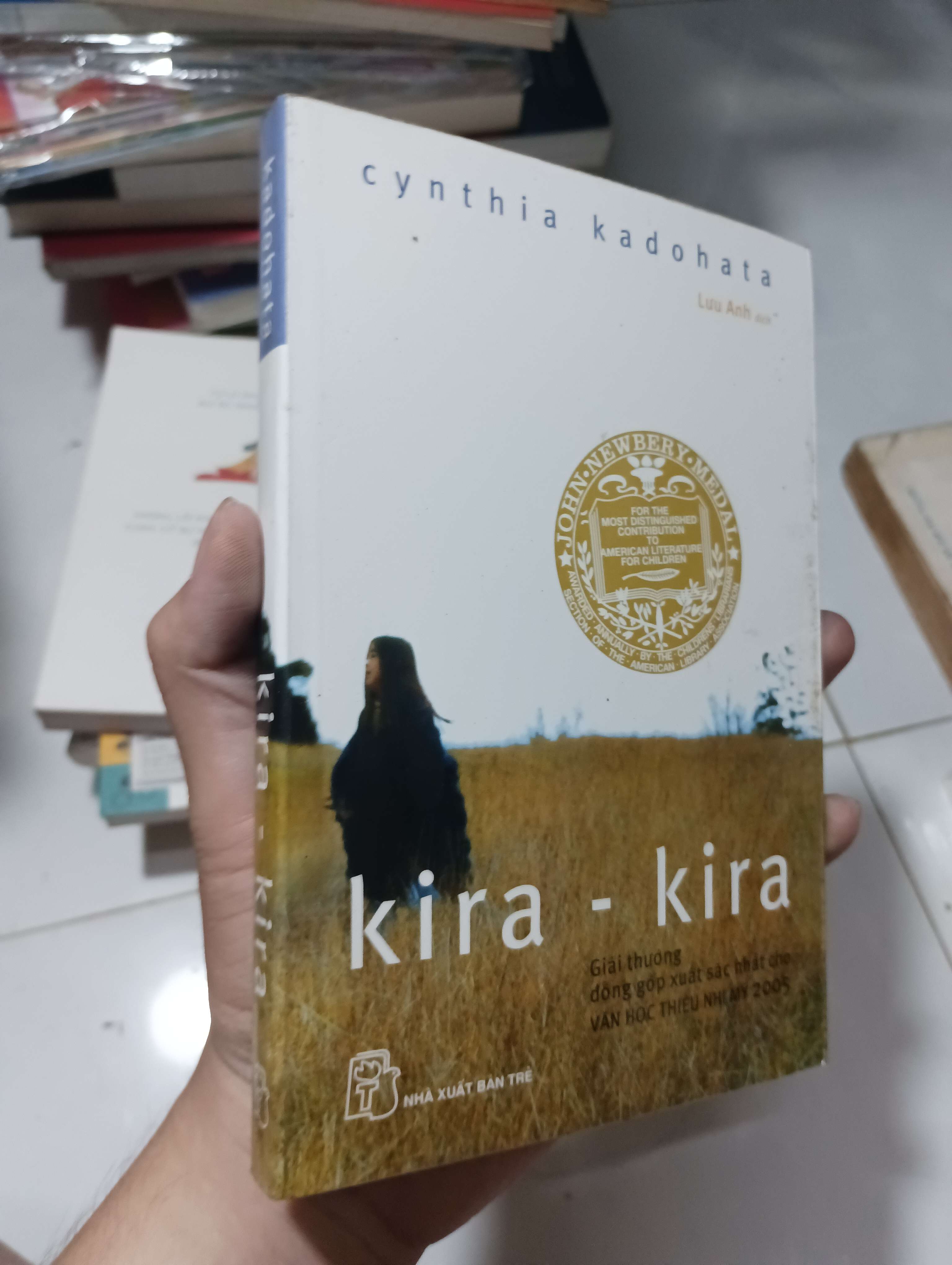 Kira-kira (Cynthia Kadohata) 2008 80% ố (Sách văn học) HCM