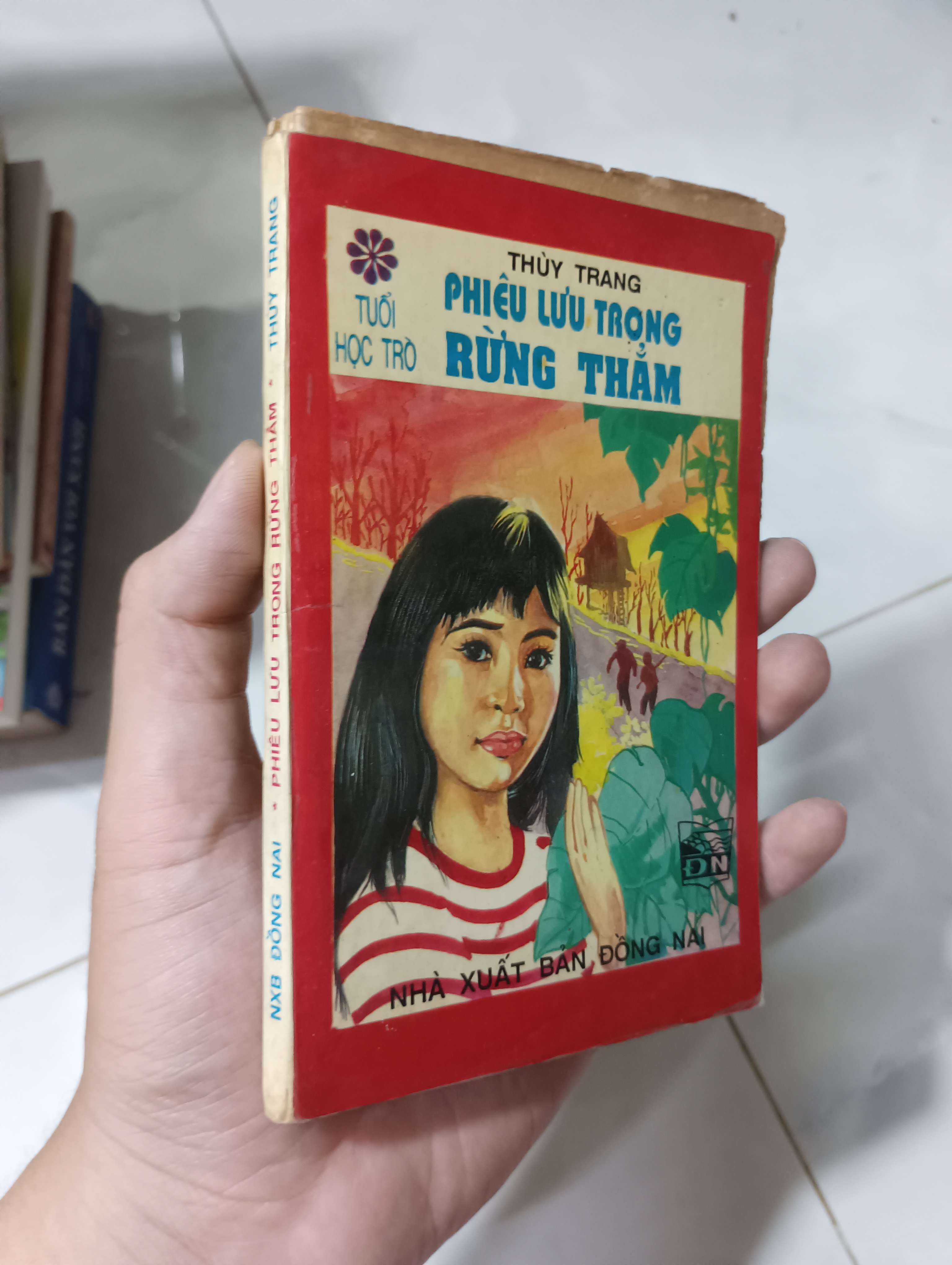 Phiêu lưu trong rừng thẳm - Thùy Trang 1993 70% ố bung bìa (Sách văn học) HCM