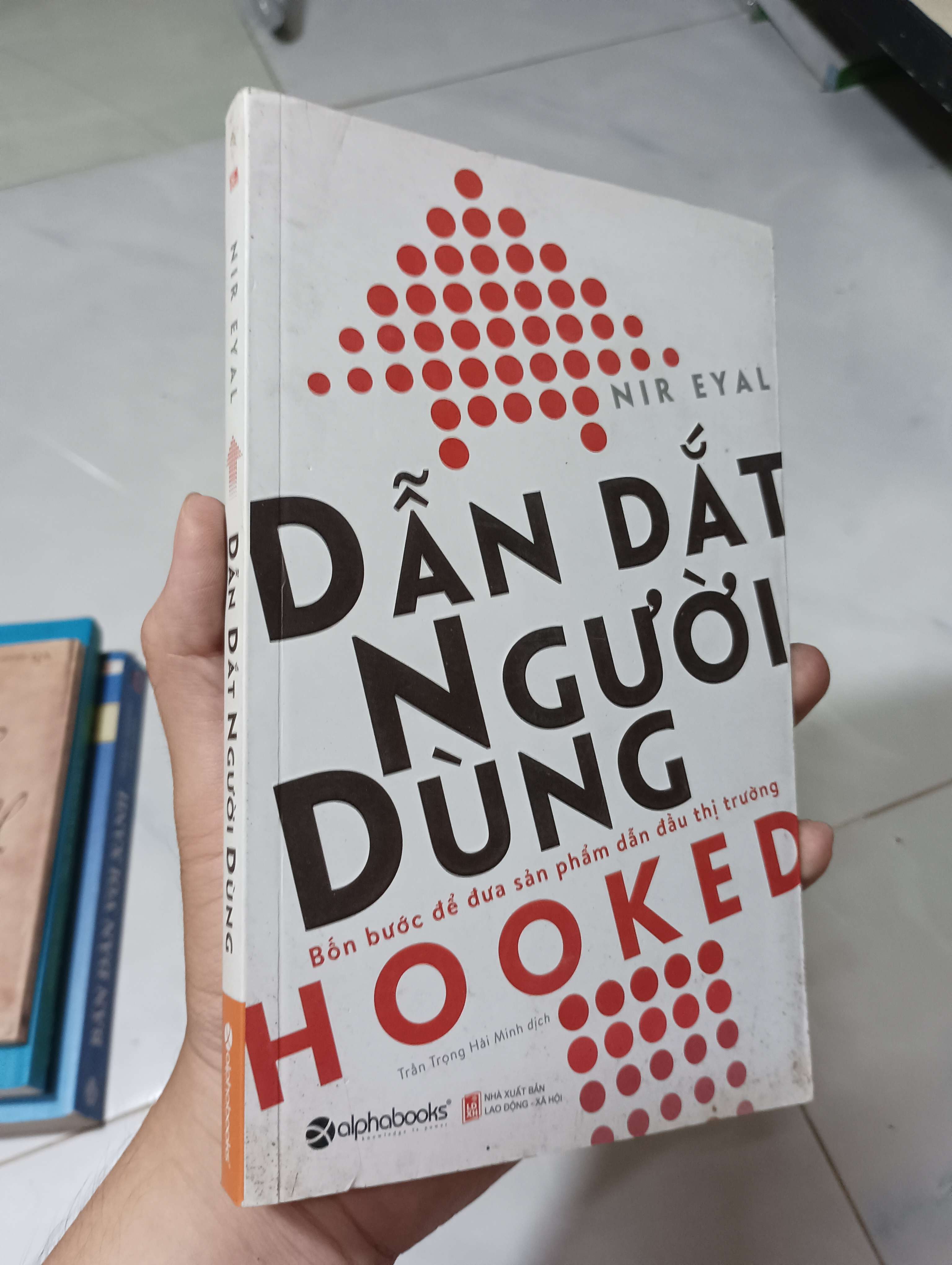 Hooked (Dẫn dắt người dùng) - Nir Eyal 2017 80% ố (Kinh doanh - Marketing) HCM