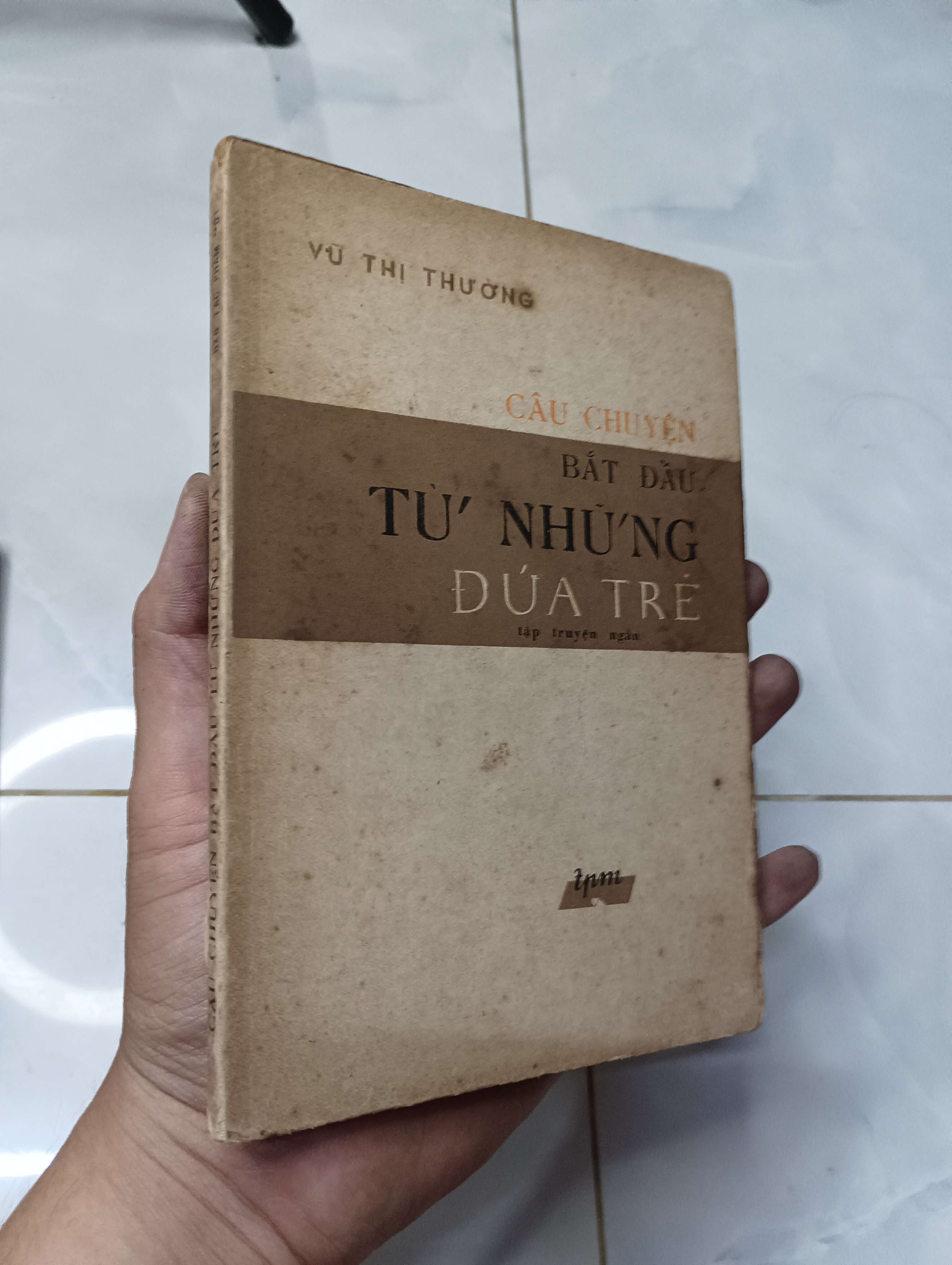 Câu chuyện bắt đầu từ những đứa trẻ - Vũ Thị Thường 1977 80% ố (Truyện Ngắn) HLSC