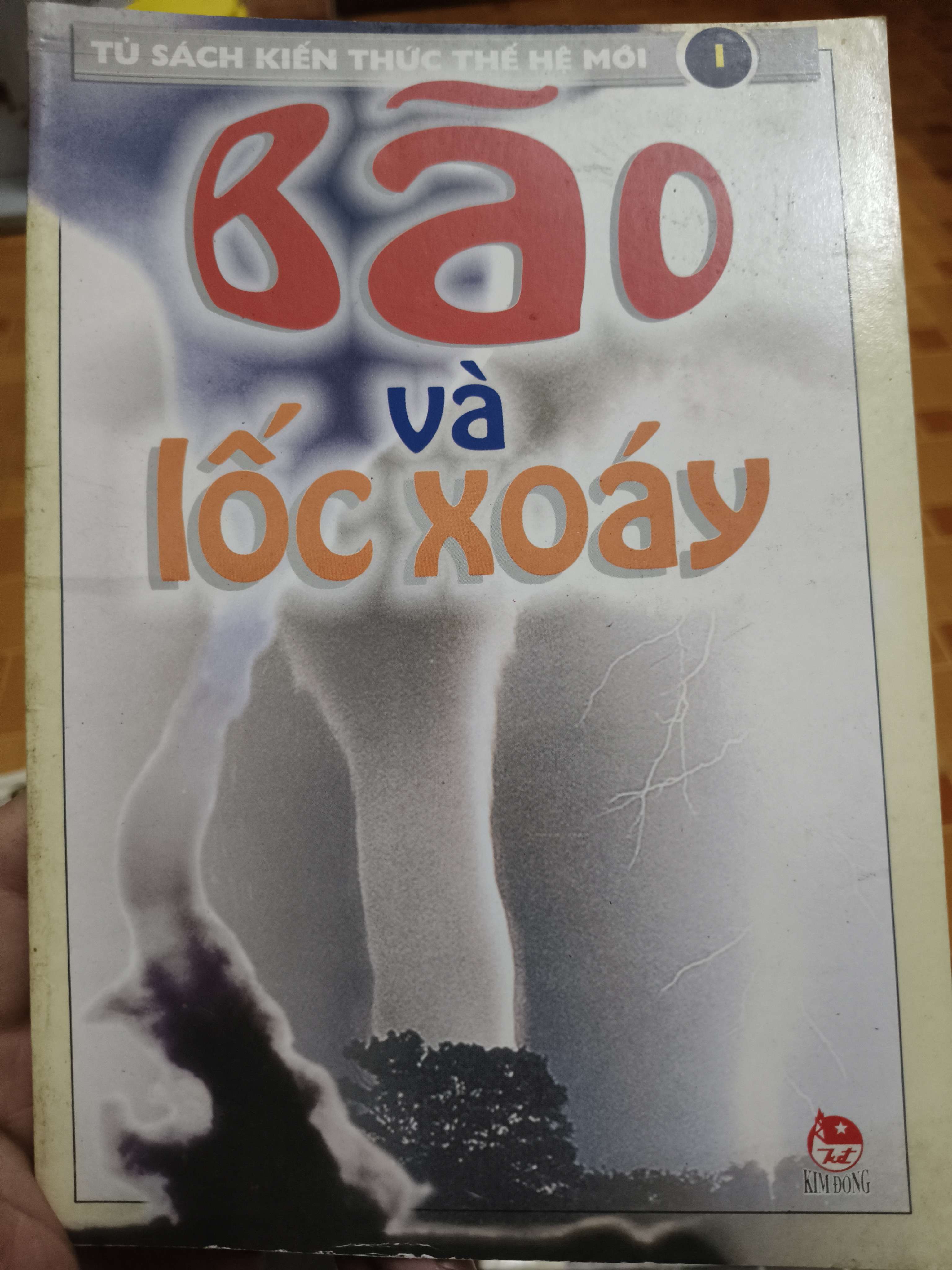 Bão và lốc xoáy - Tập 2 - 2001 - 32 trang (Sách kiến thức tổng hợp) ANTQ